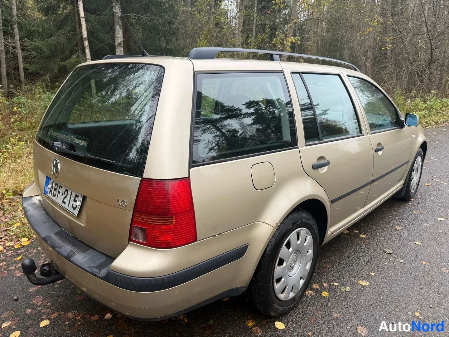 Beige Volkswagen Golf 2004, takaviisto, kuva 6