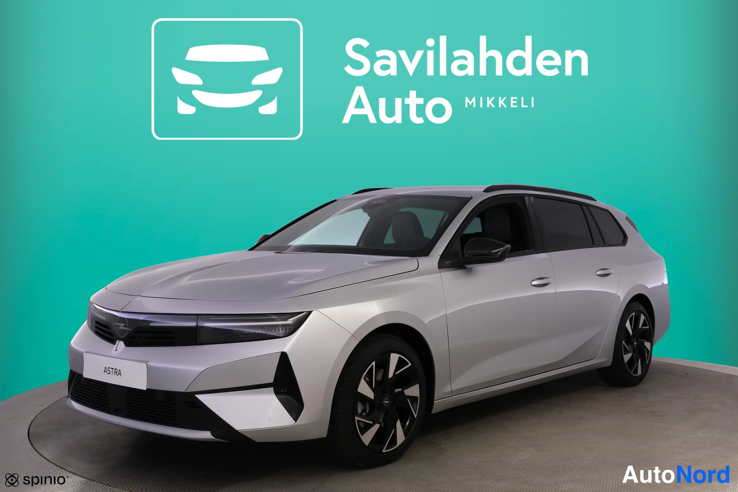 Silver Opel Astra 2026, snett framifrån, fronten åt vänster, bild 2