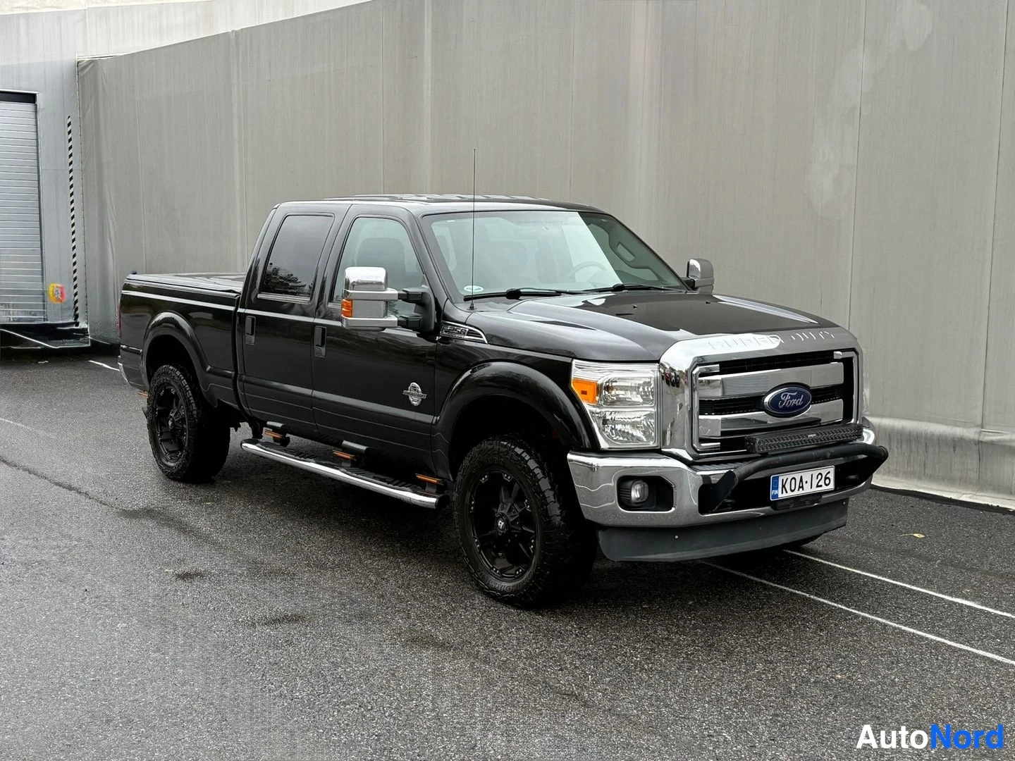 Musta Ford F-250 2013, etuviisto, keula oikealle, kuva 7