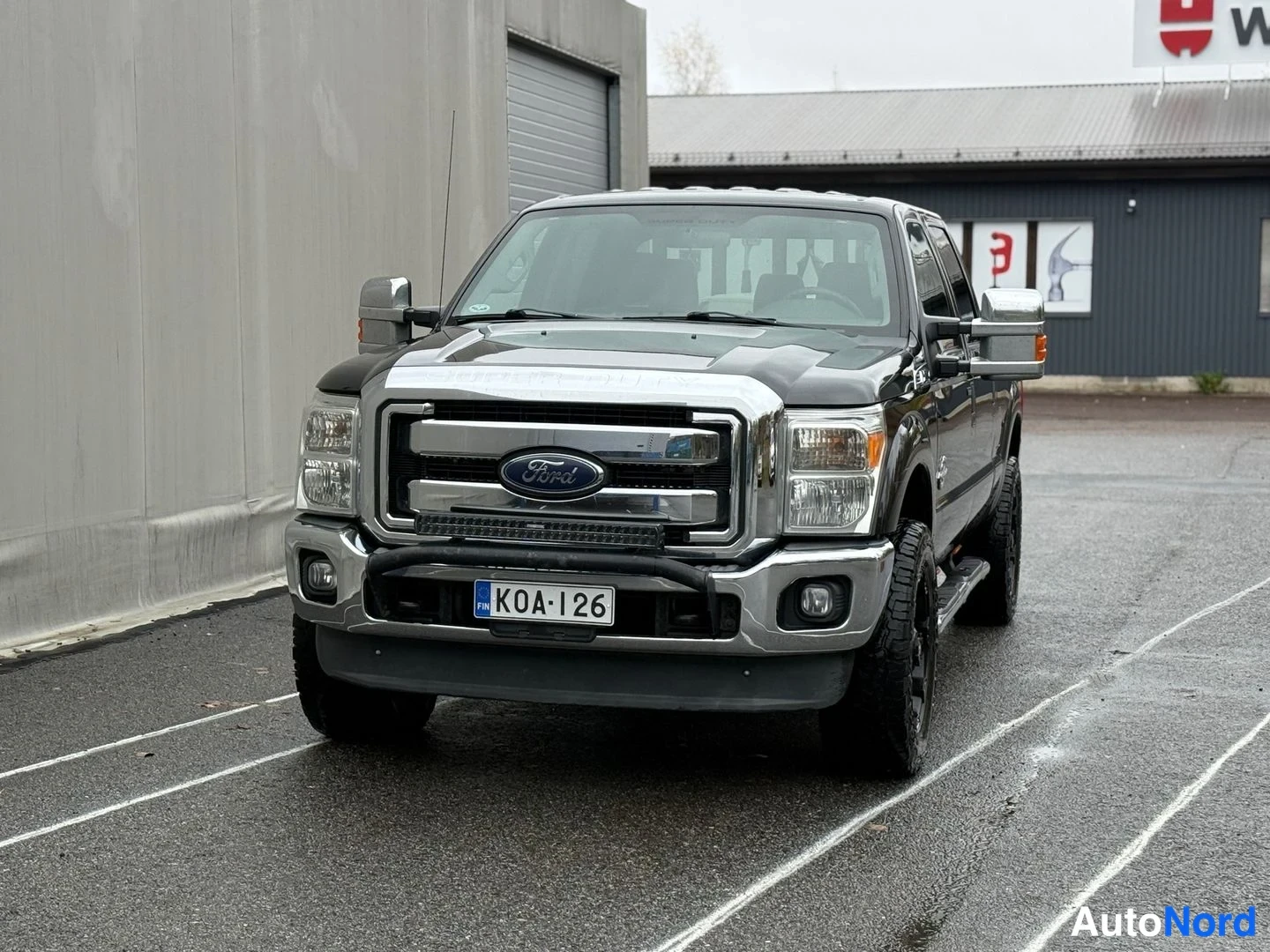 Musta Ford F-250 2013, etuviisto, keula oikealle, kuva 11