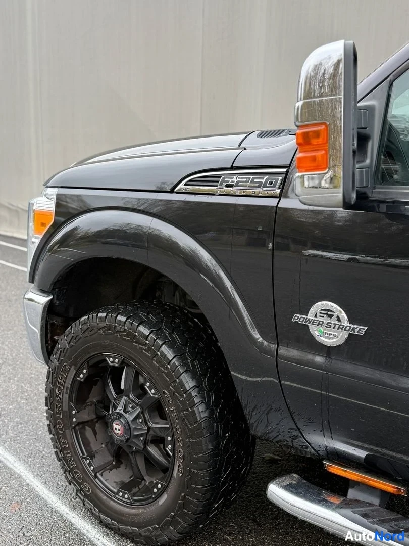 Musta Ford F-250 2013, etuviisto, keula vasemmalle, kuva 5