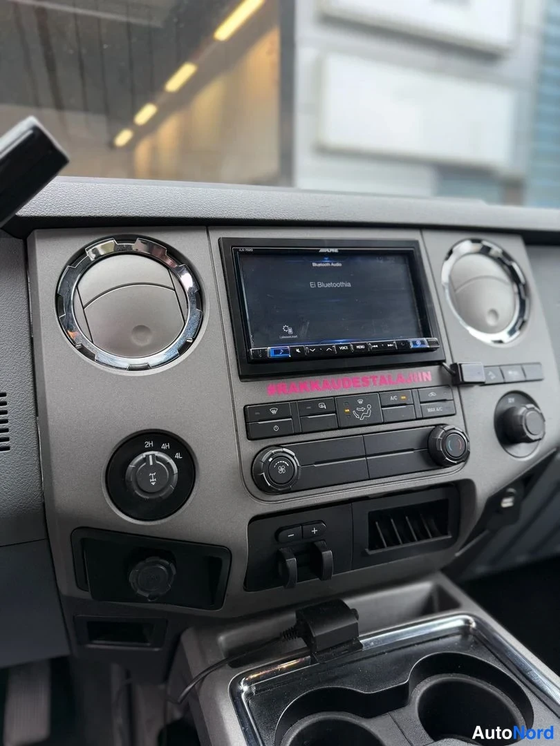 Musta Ford F-250 2013, ohjaamo, kuva 21