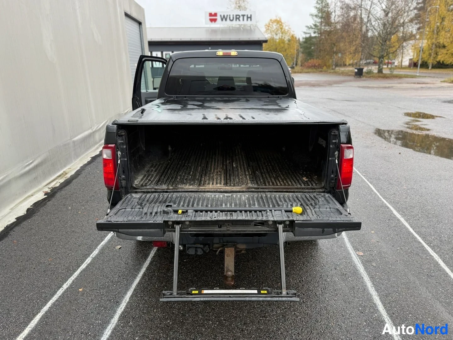 Musta Ford F-250 2013, tavaratila, kuva 28