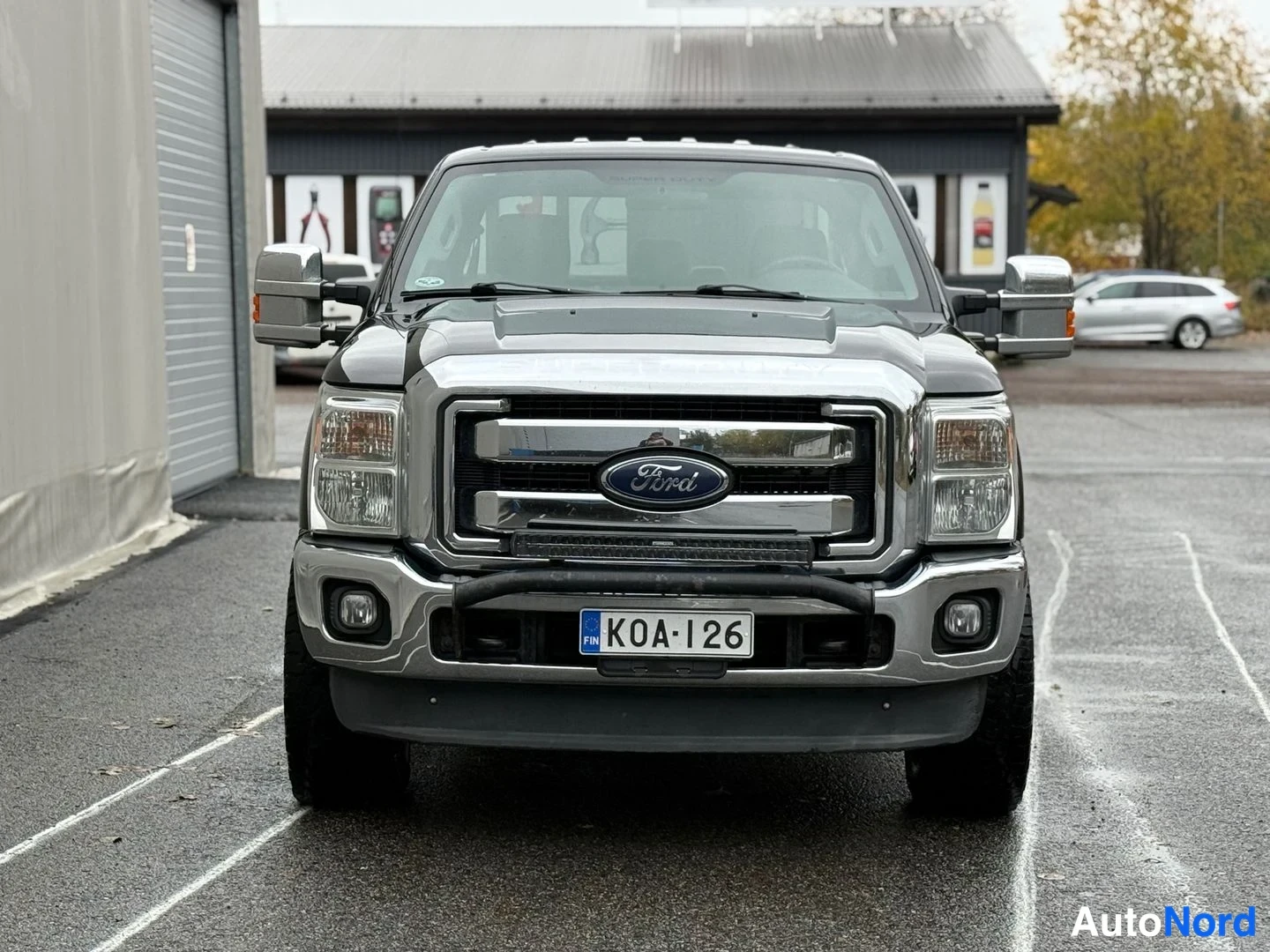 Musta Ford F-250 2013, edestä, kuva 12