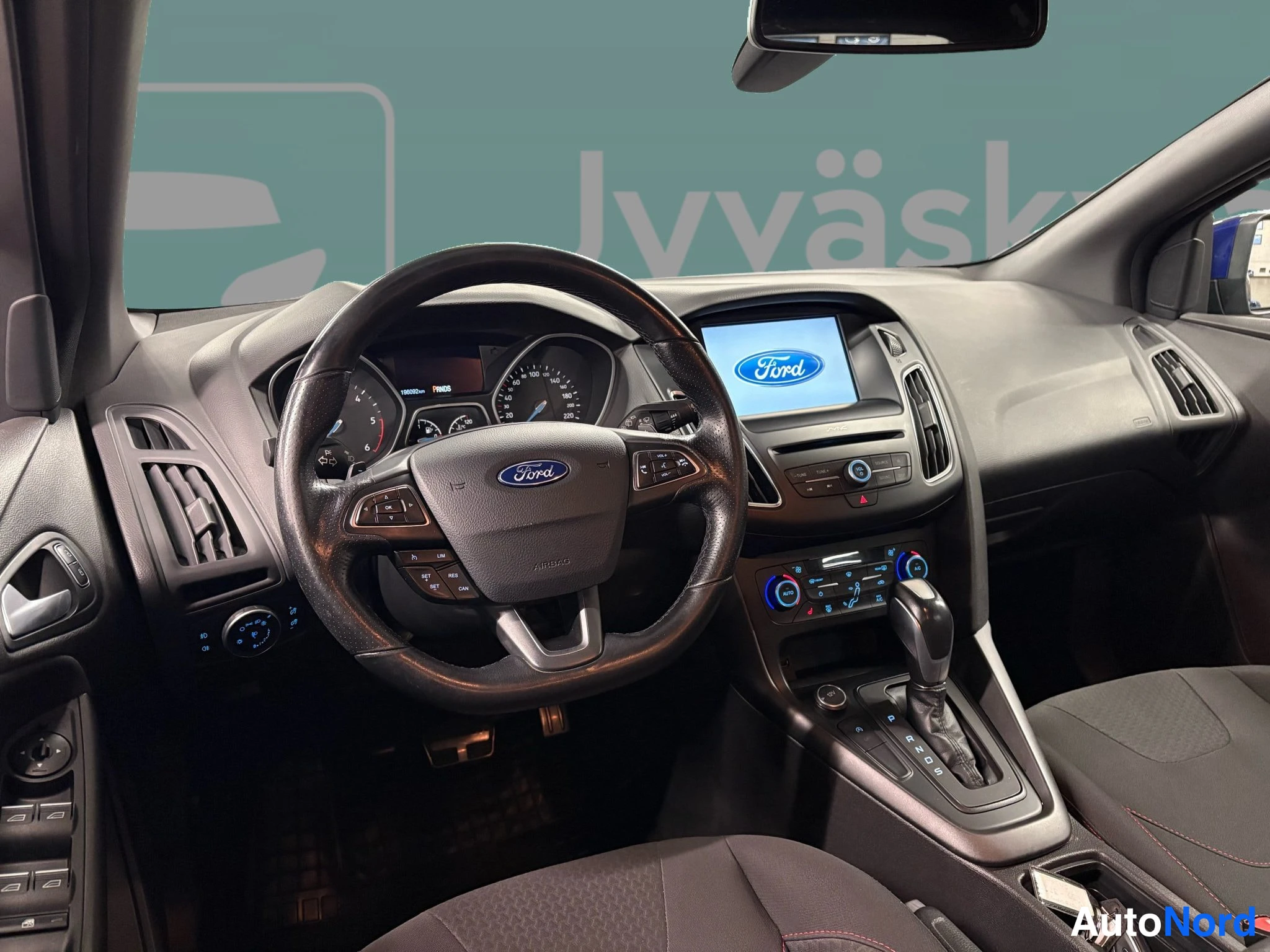 Sininen Ford Focus 2016, ohjaamo, kuva 27