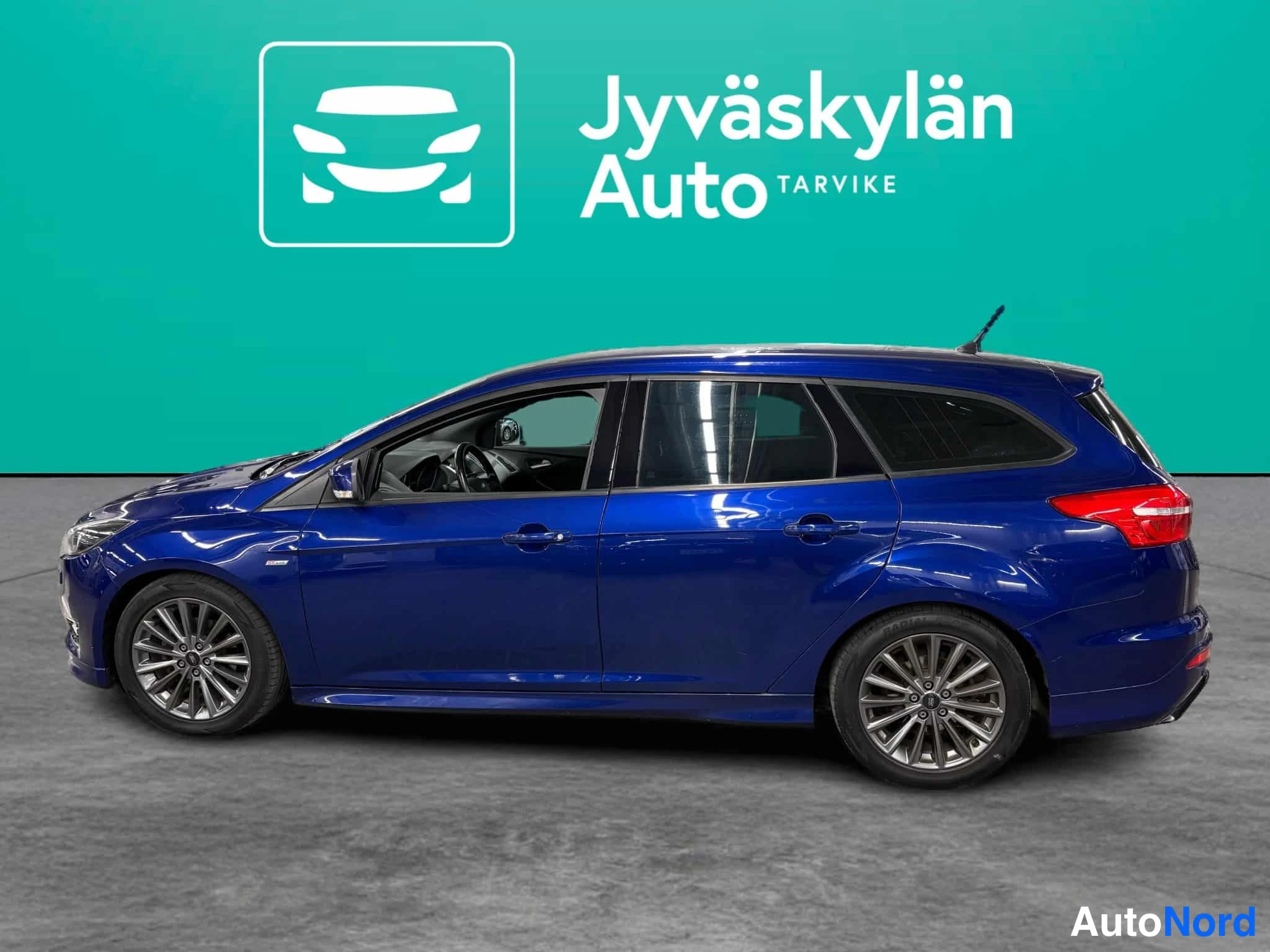Sininen Ford Focus 2016, kuva 43