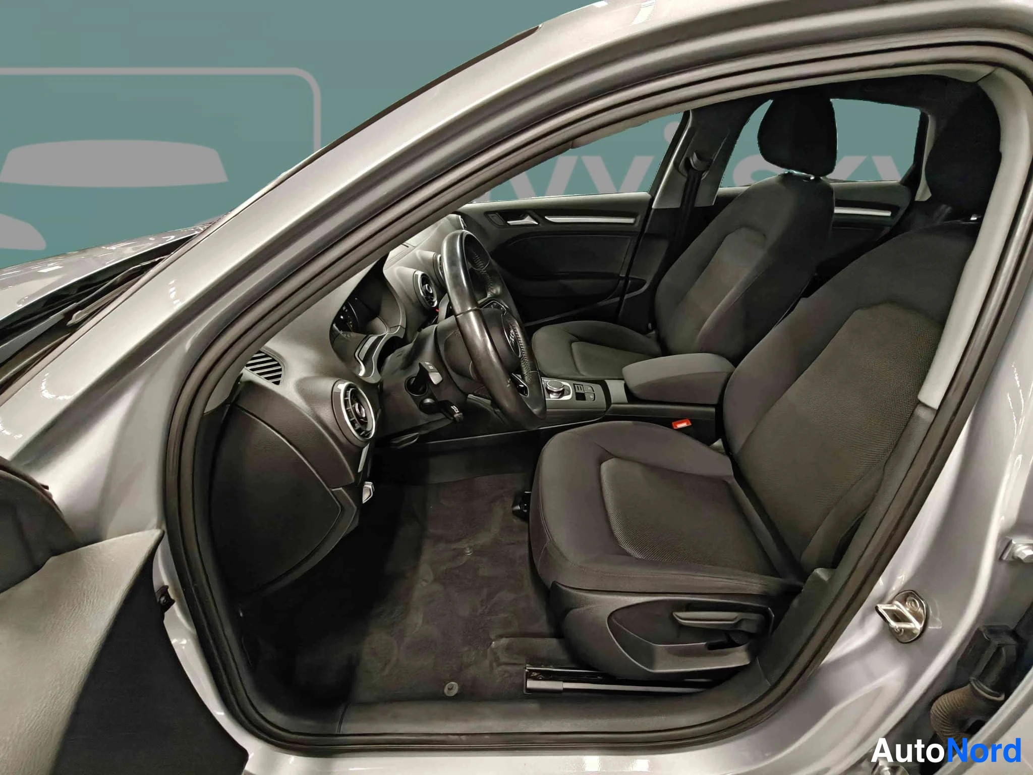 Hopea Audi A3 2017, etuistuimet, kuva 22