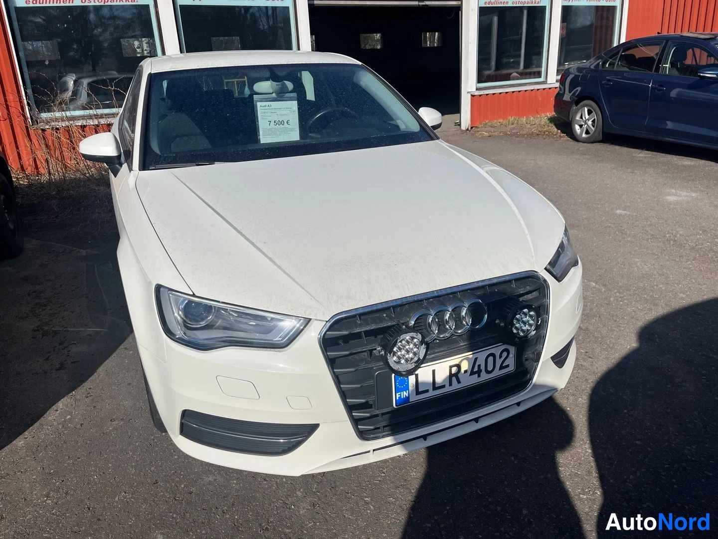 Valkoinen Audi A3 2013, edestä, kuva 3