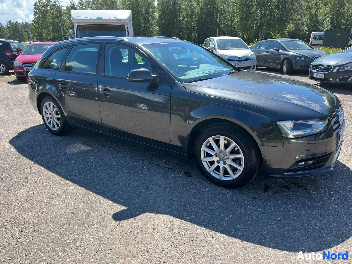 Harmaa Audi A4 Avant 2013, etuviisto, keula oikealle, kuva 3