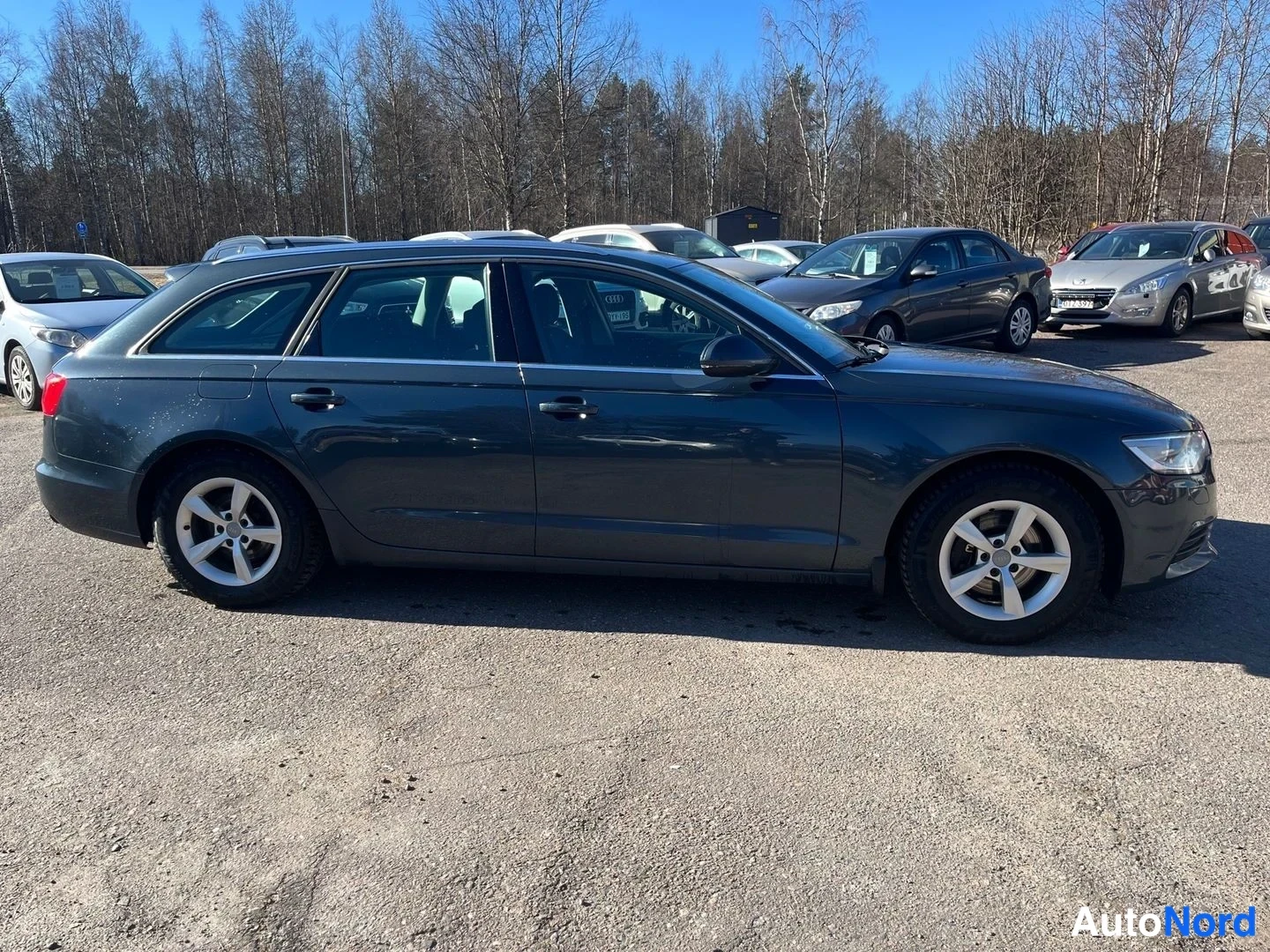Harmaa Audi A6 Avant 2013, sivulta, kuva 3