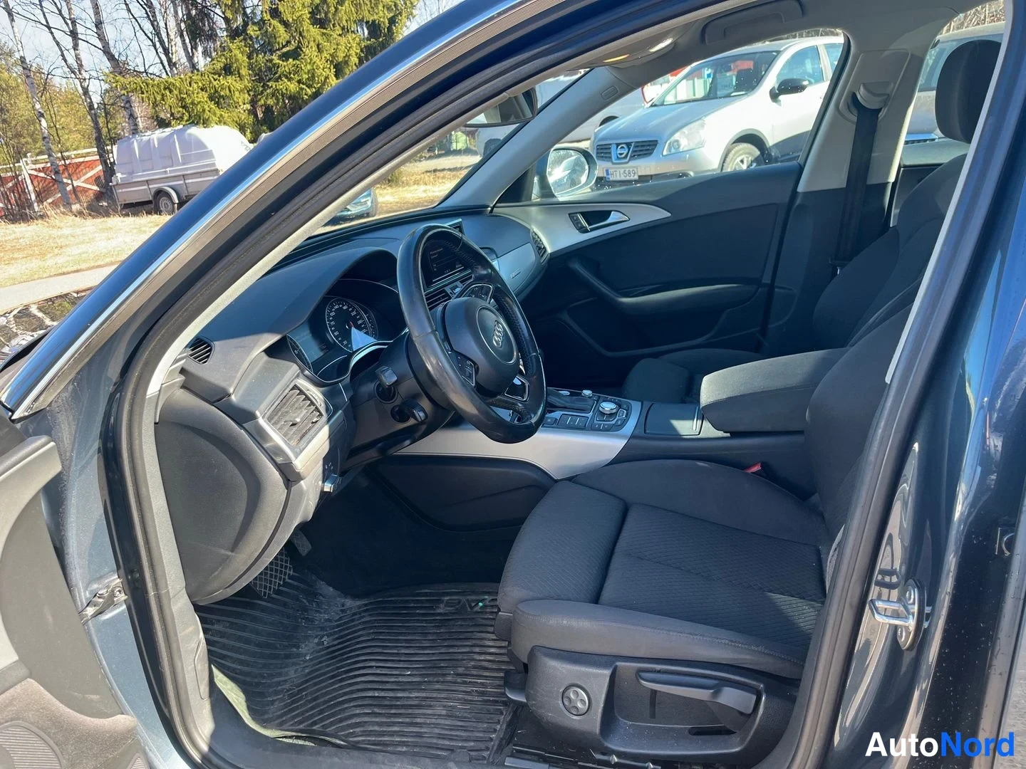Harmaa Audi A6 Avant 2013, ohjaamo, kuva 5