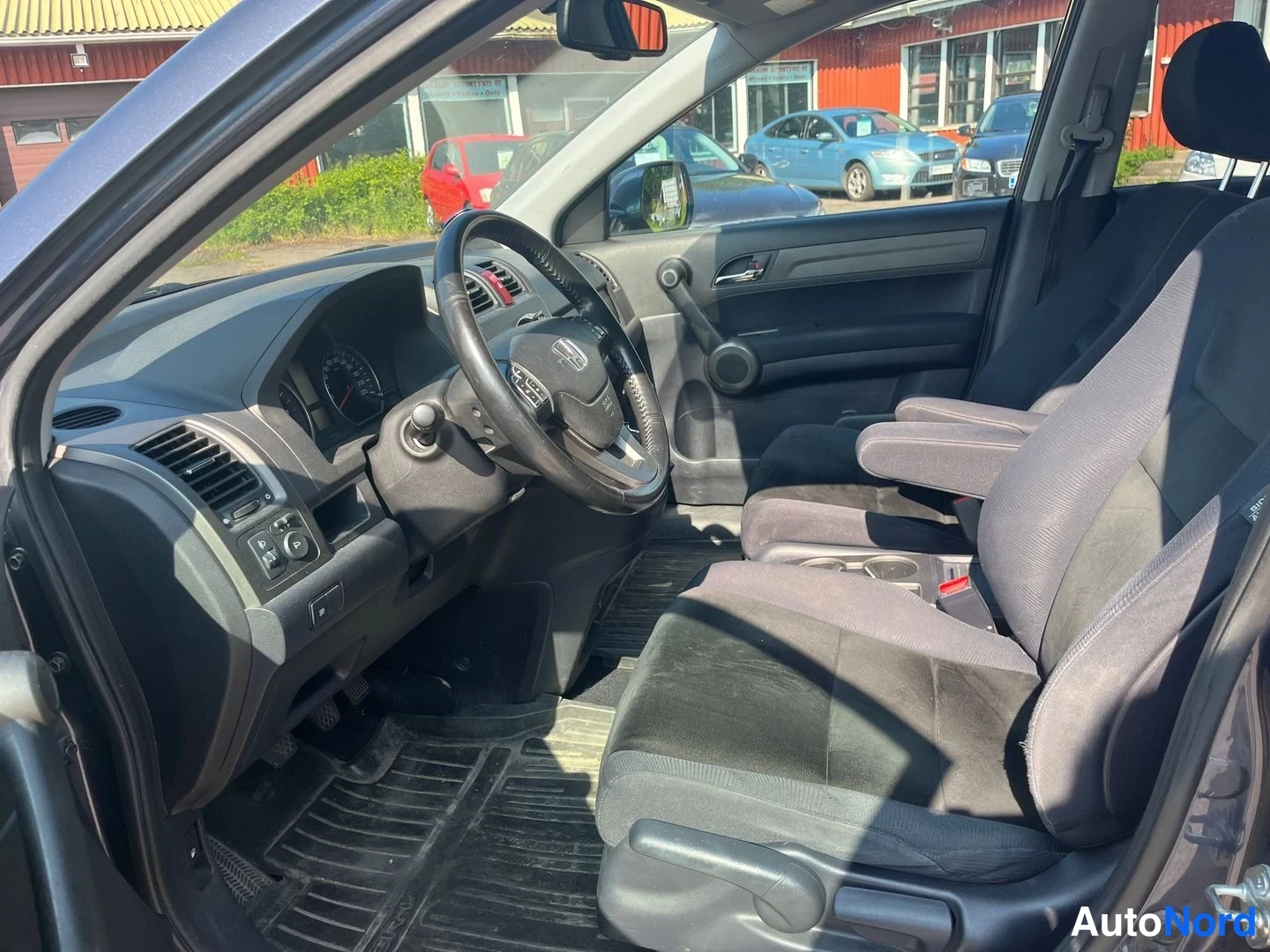 Sininen Honda CR-V 2012, ohjaamo, kuva 5