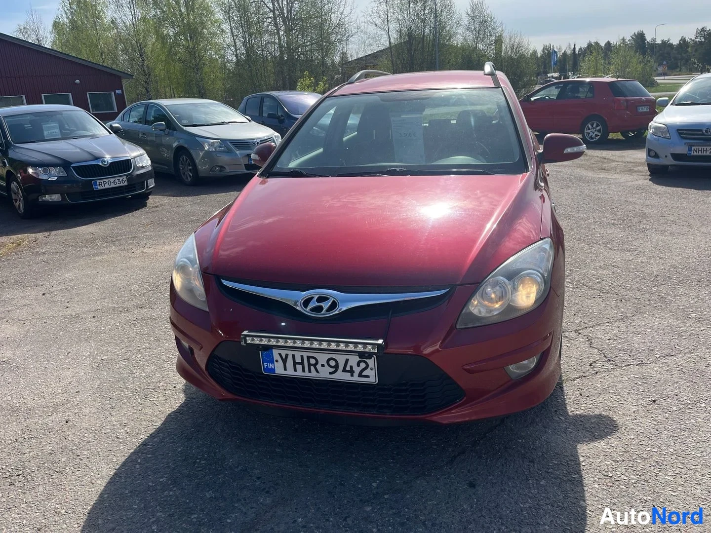 Punainen Hyundai i30 2011, edestä, kuva 3