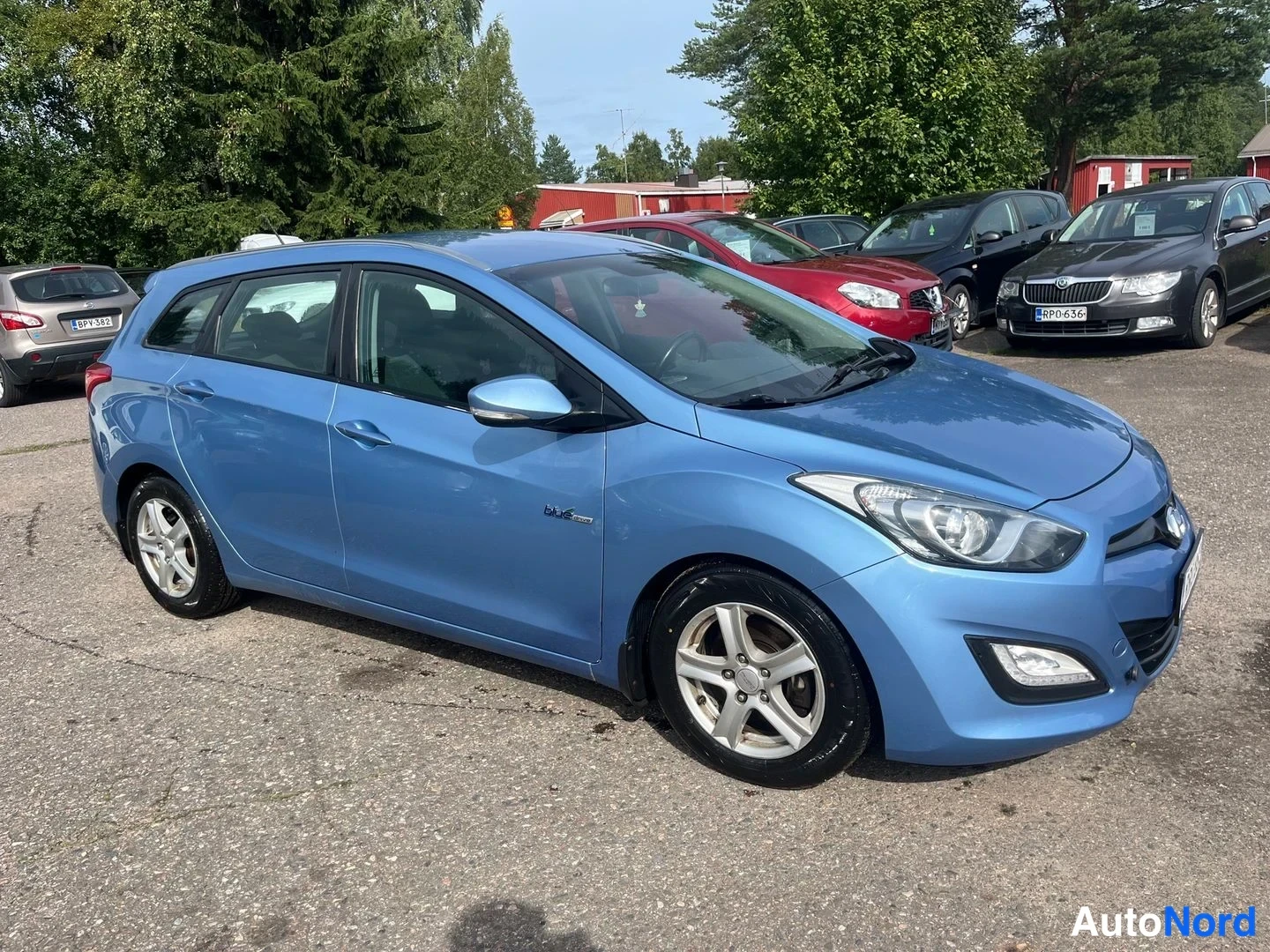Sininen Hyundai i30 2013, etuviisto, keula oikealle, kuva 2