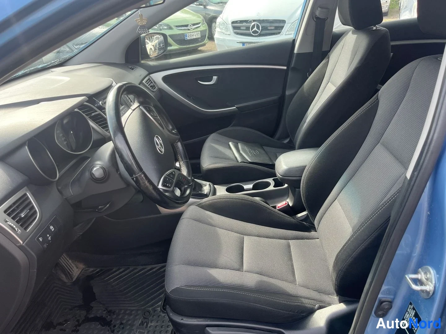 Sininen Hyundai i30 2013, etuistuimet, kuva 5