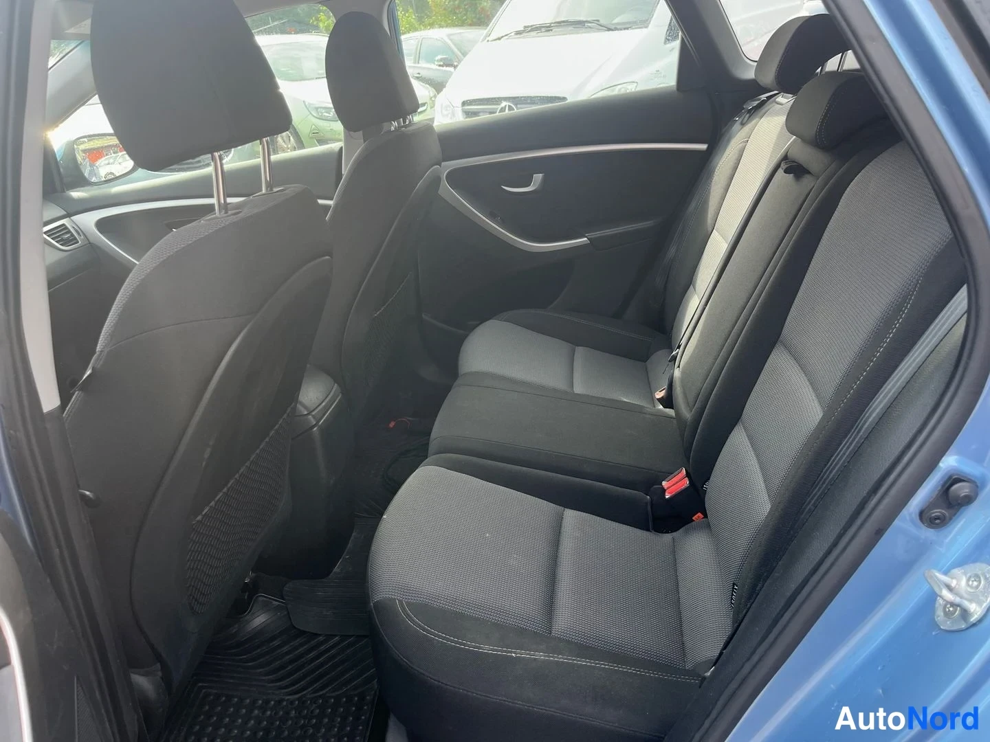 Sininen Hyundai i30 2013, takaistuimet, kuva 6