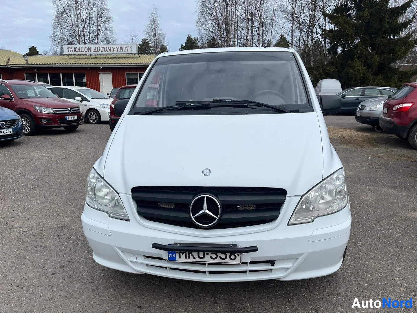 Valkoinen Mercedes-Benz Vito 113 CDI 2012, edestä, kuva 2