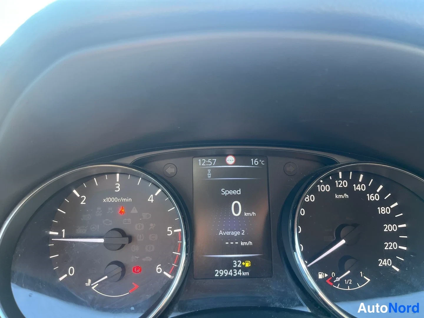 Ruskea Nissan Qashqai 2015, yksityiskohta, kuva 8