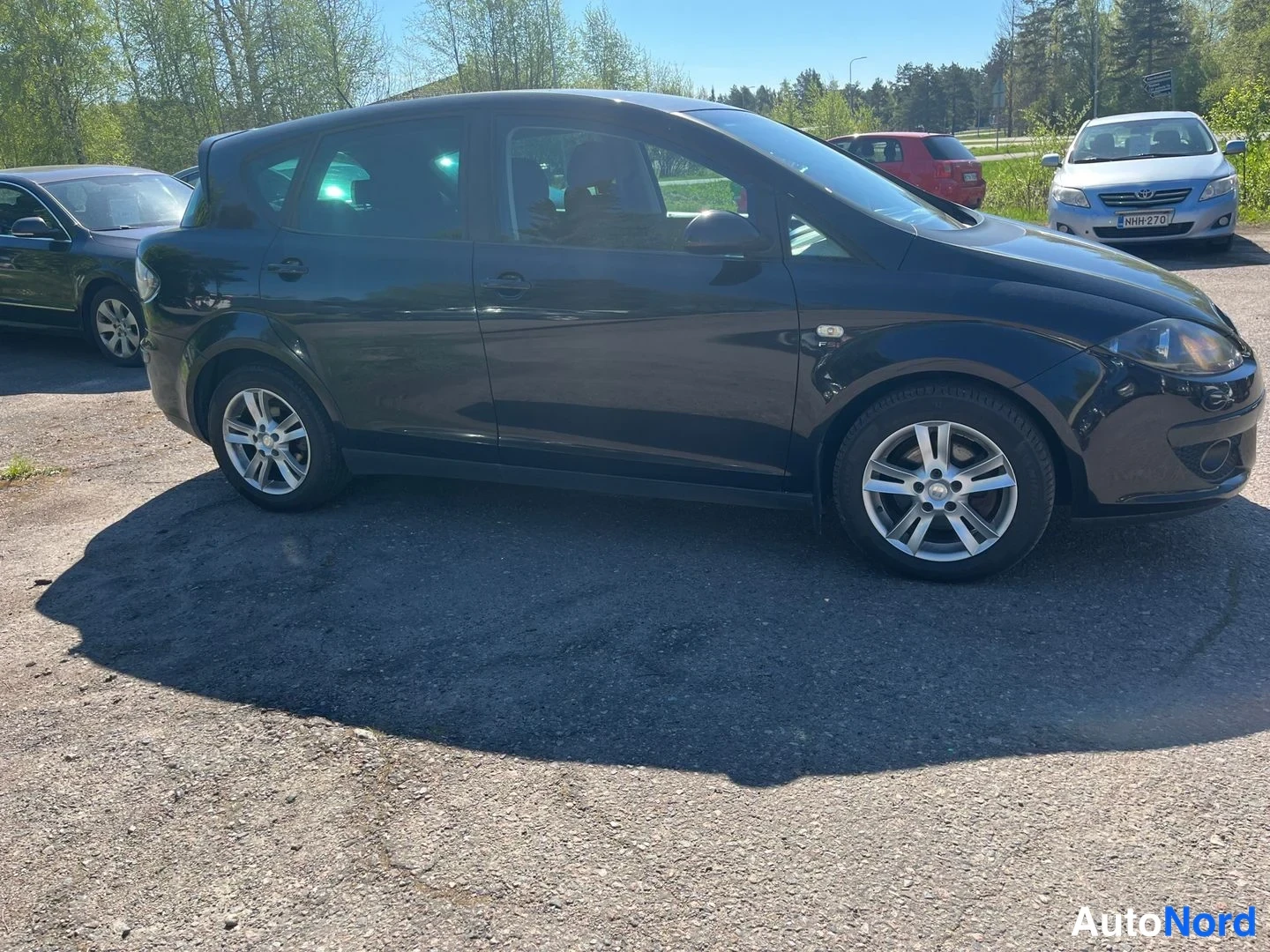 Musta Seat Toledo 2007, etuviisto, keula oikealle, kuva 2
