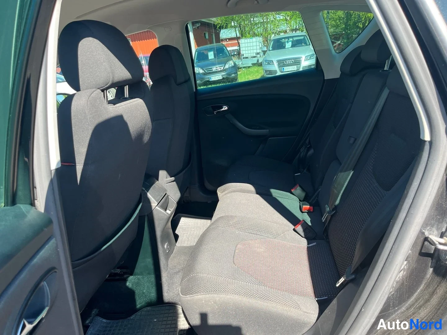 Musta Seat Toledo 2007, takaistuimet, kuva 6