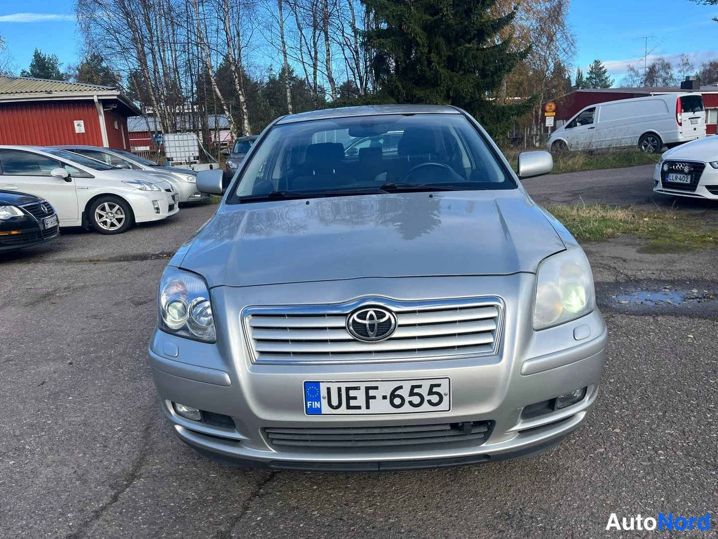 Beige Toyota Avensis 2005, edestä, kuva 3