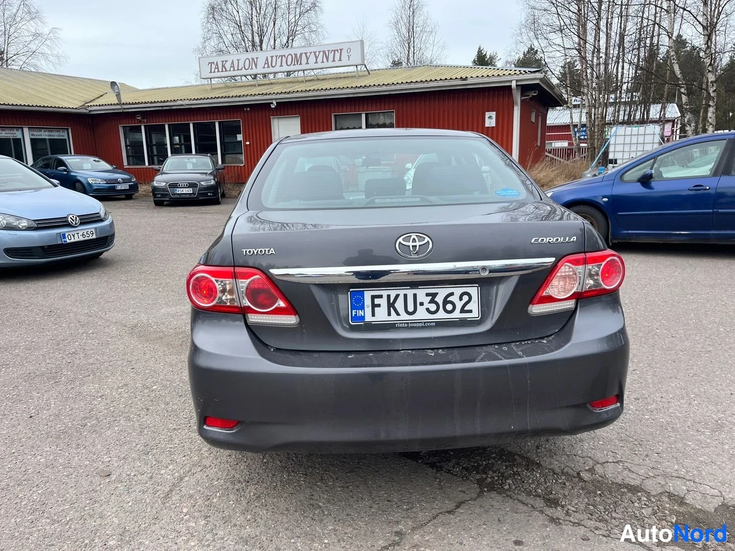 Harmaa Toyota Corolla 2012, takaa, kuva 4