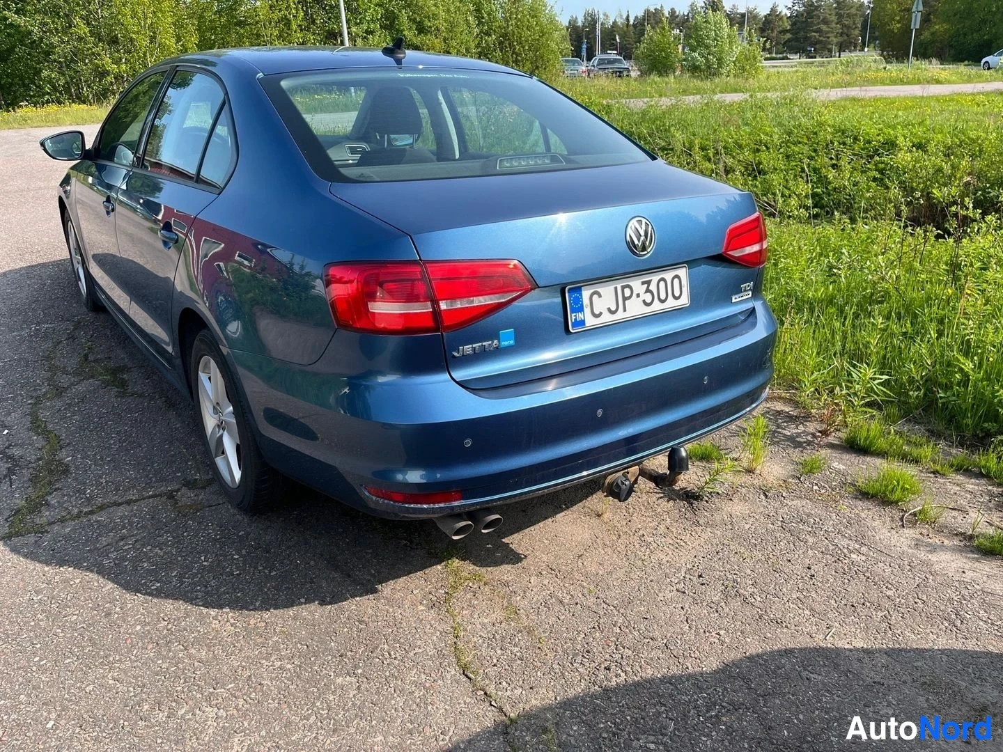 Sininen Volkswagen Jetta 2015, takaviisto, kuva 4