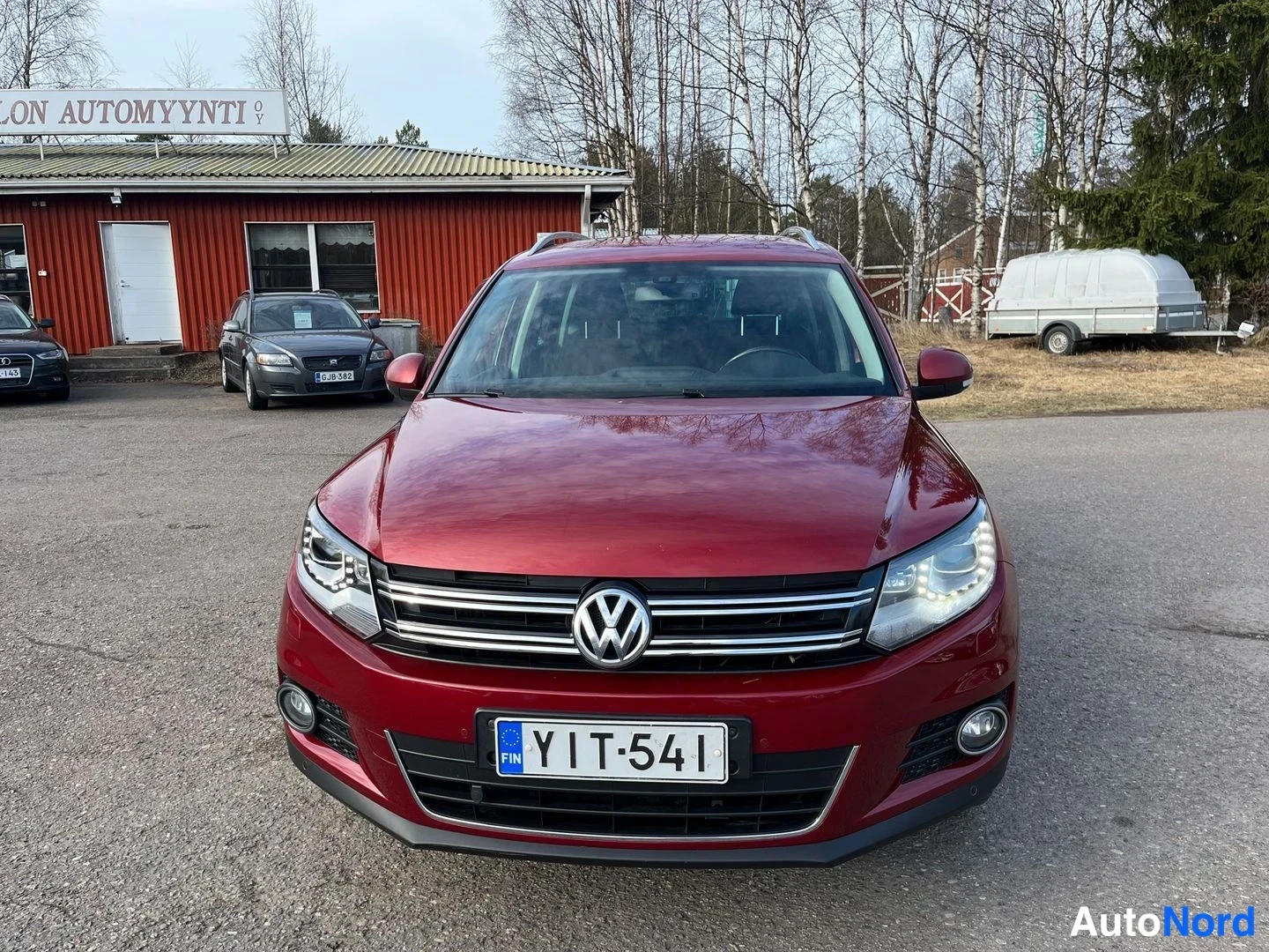 Punainen Volkswagen Tiguan 2015, edestä, kuva 3