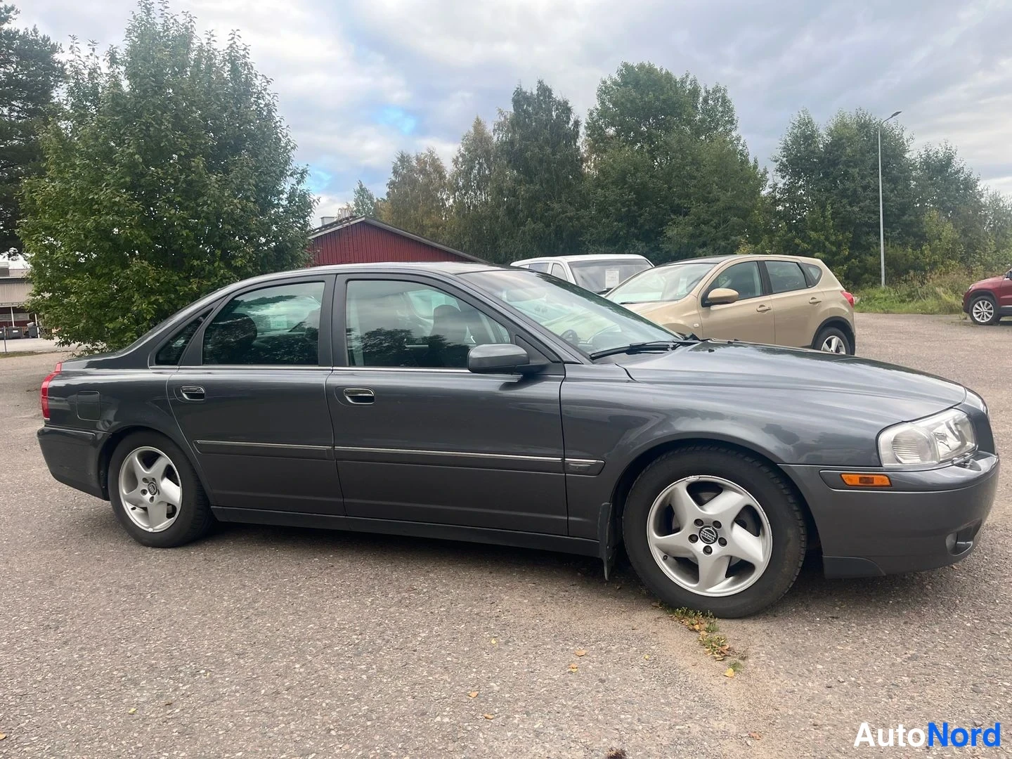 Harmaa Volvo S80 2003, etuviisto, keula oikealle, kuva 2