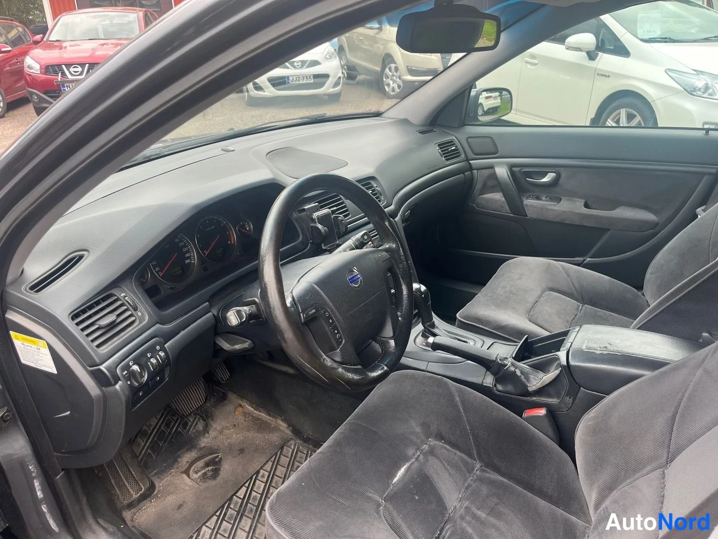 Harmaa Volvo S80 2003, ohjaamo, kuva 5