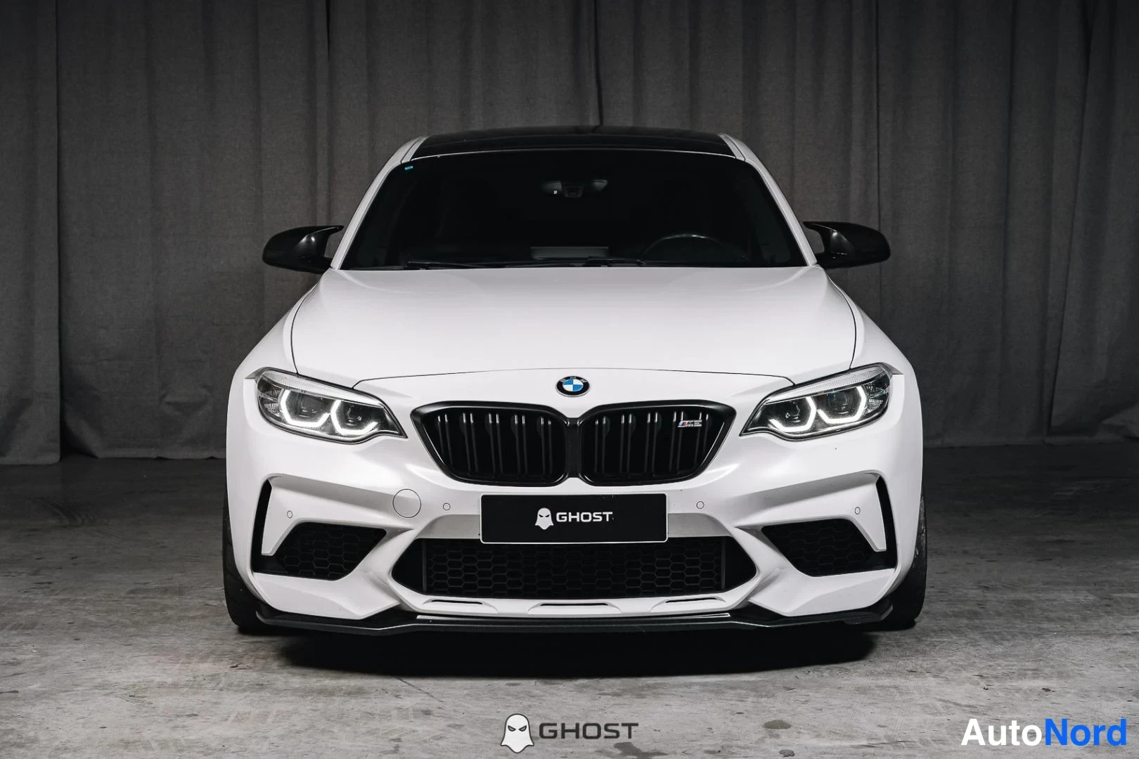 Valkoinen BMW M2 2019, edestä, kuva 4