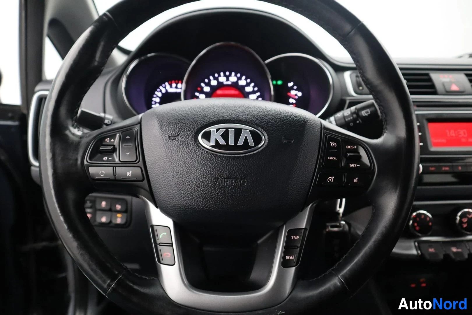 Blue Kia Rio 2015, cockpit, photo 11