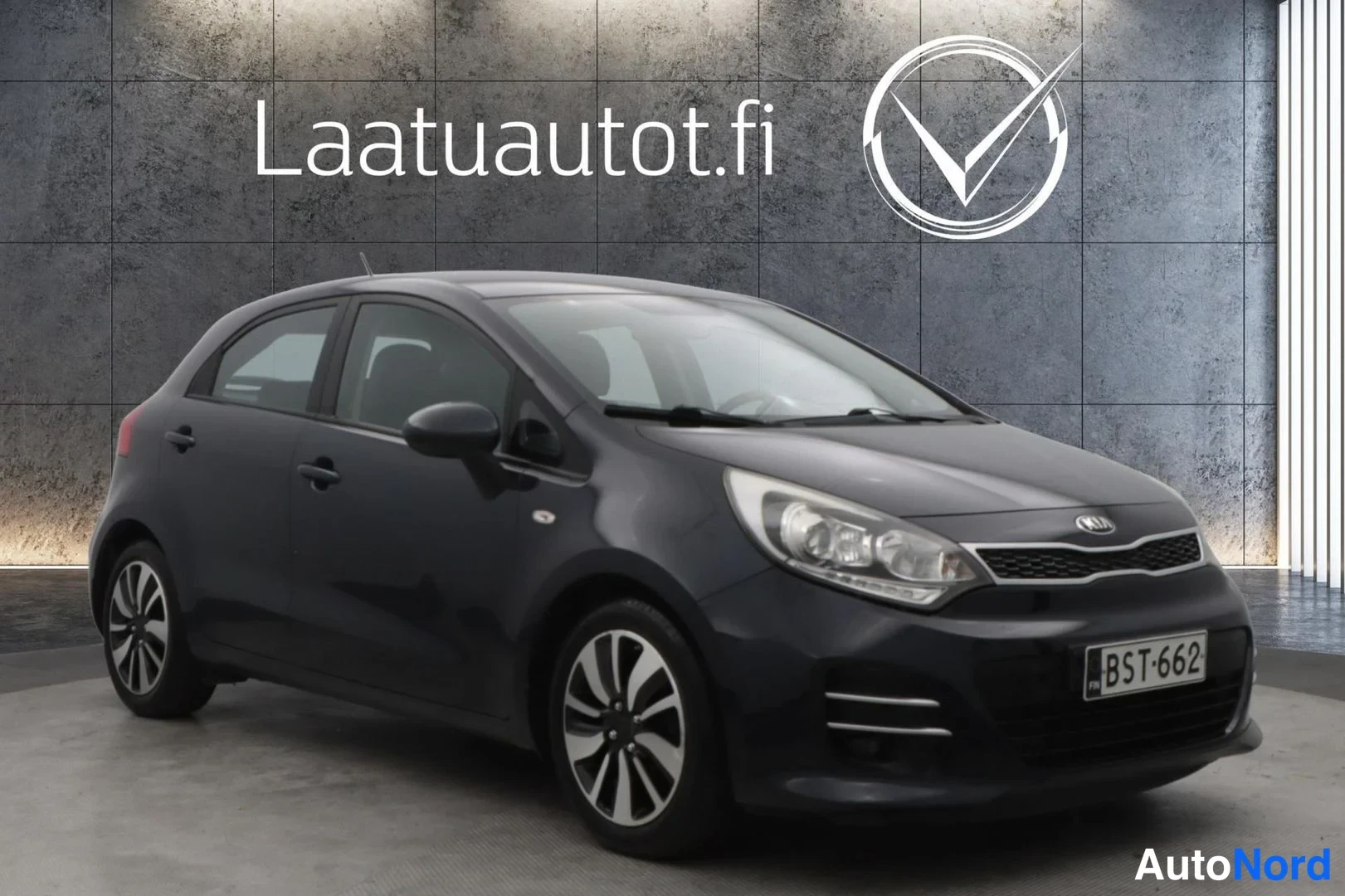 Blue Kia Rio 2015, front three-quarter, nose to the right, photo 3