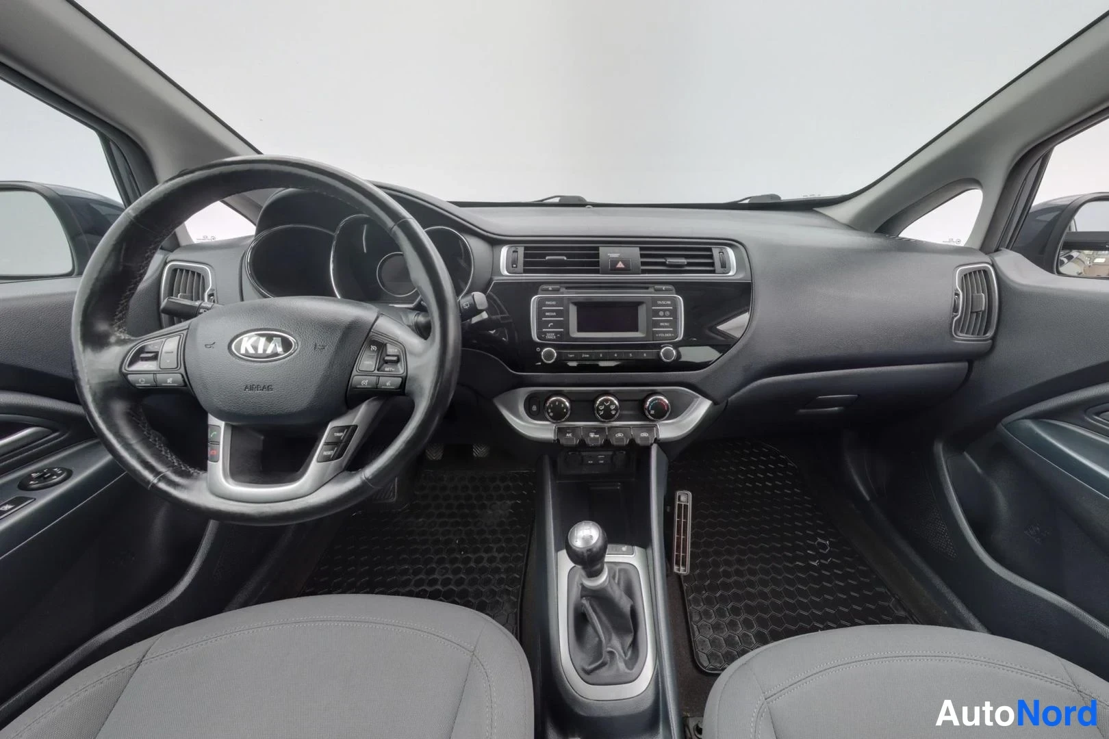 Blue Kia Rio 2015, cockpit, photo 8