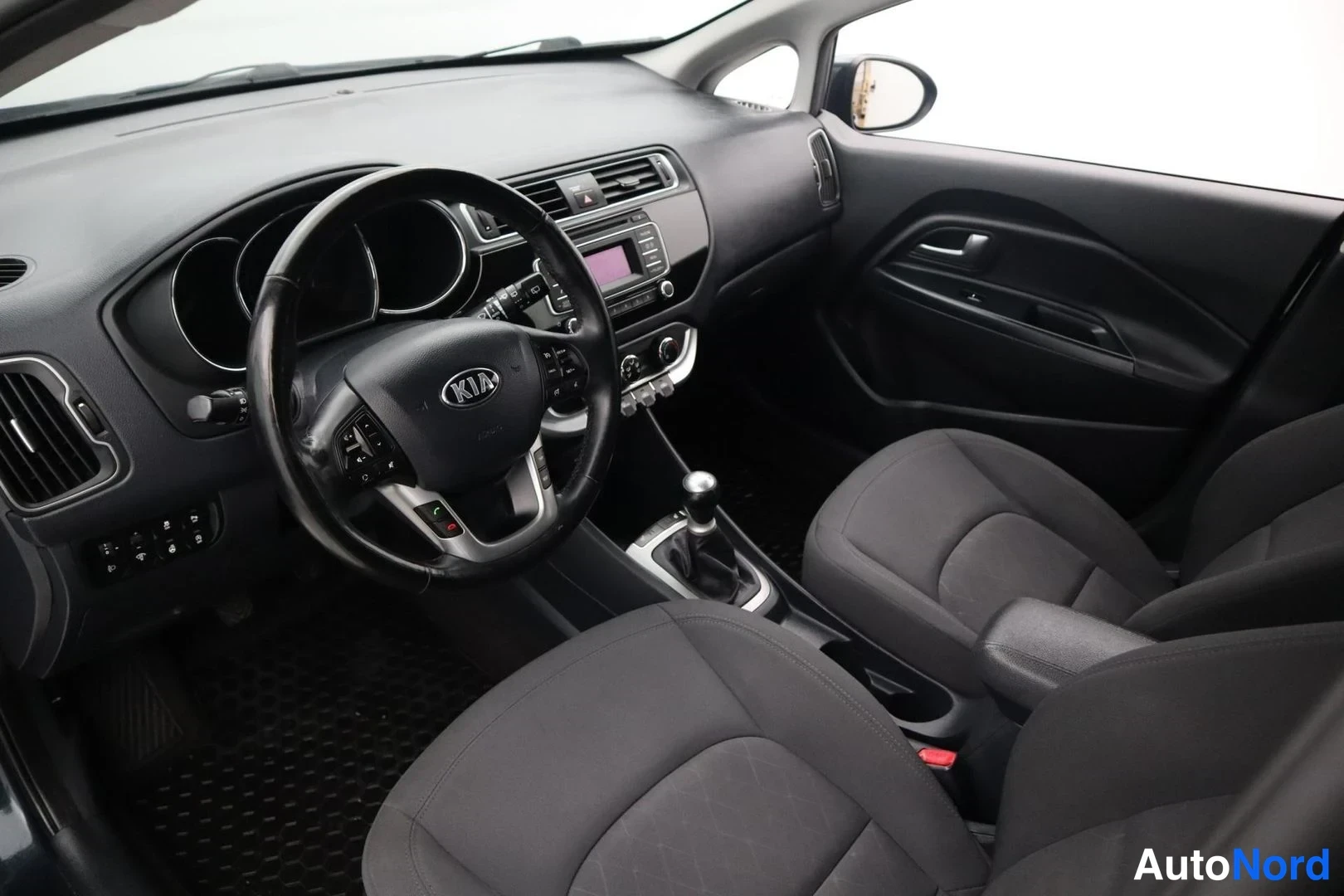 Blue Kia Rio 2015, cockpit, photo 9