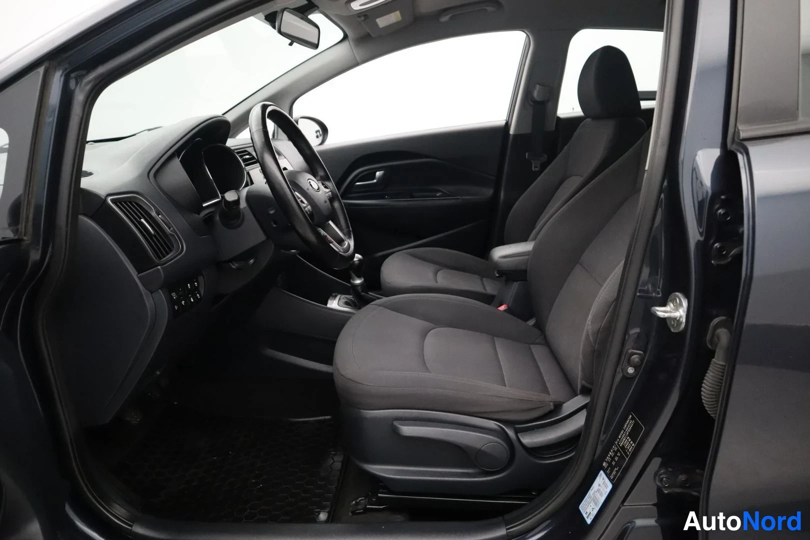Blue Kia Rio 2015, cockpit, photo 10