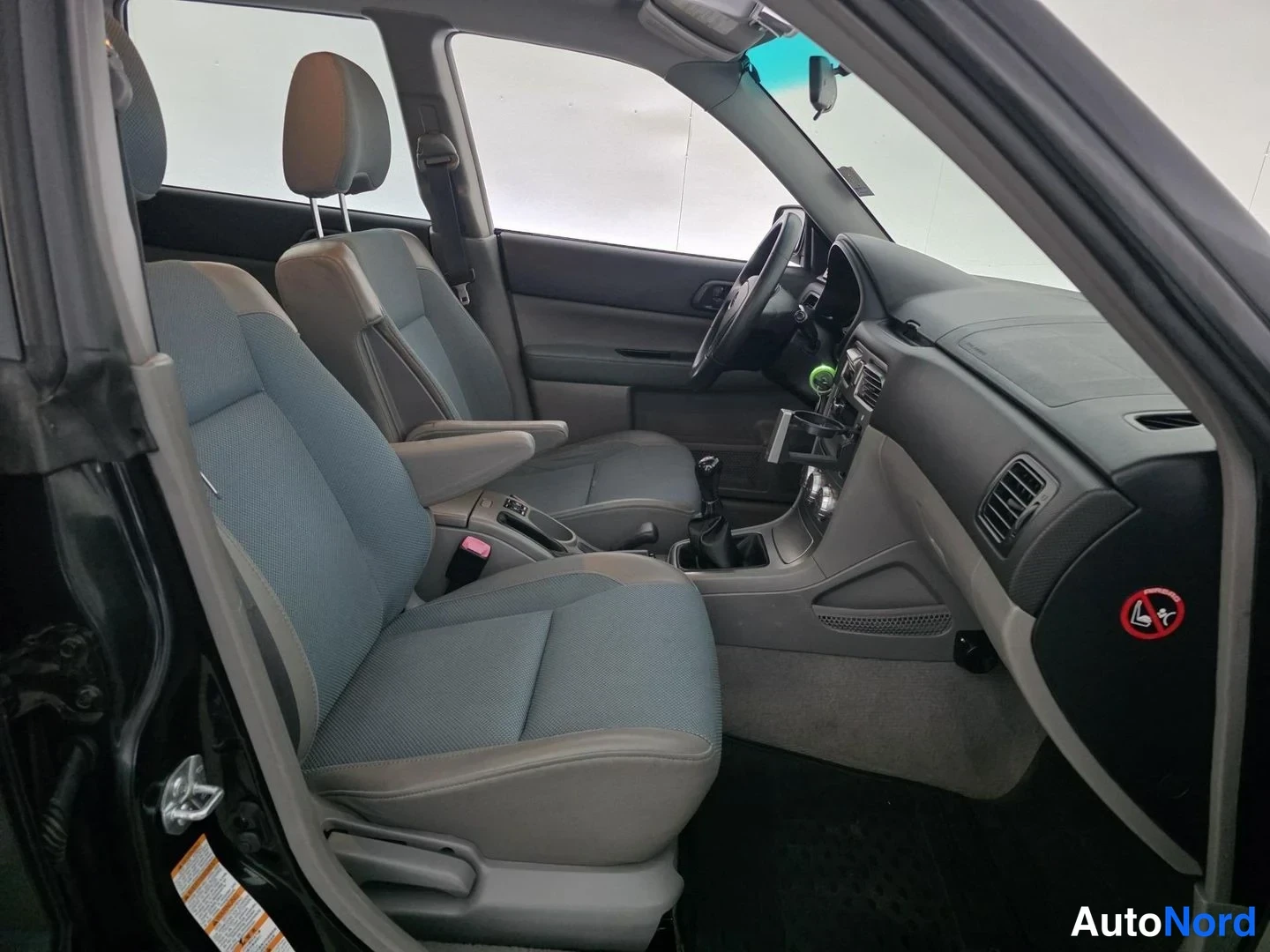 Svart Subaru Forester 2005, framsäten, bild 10