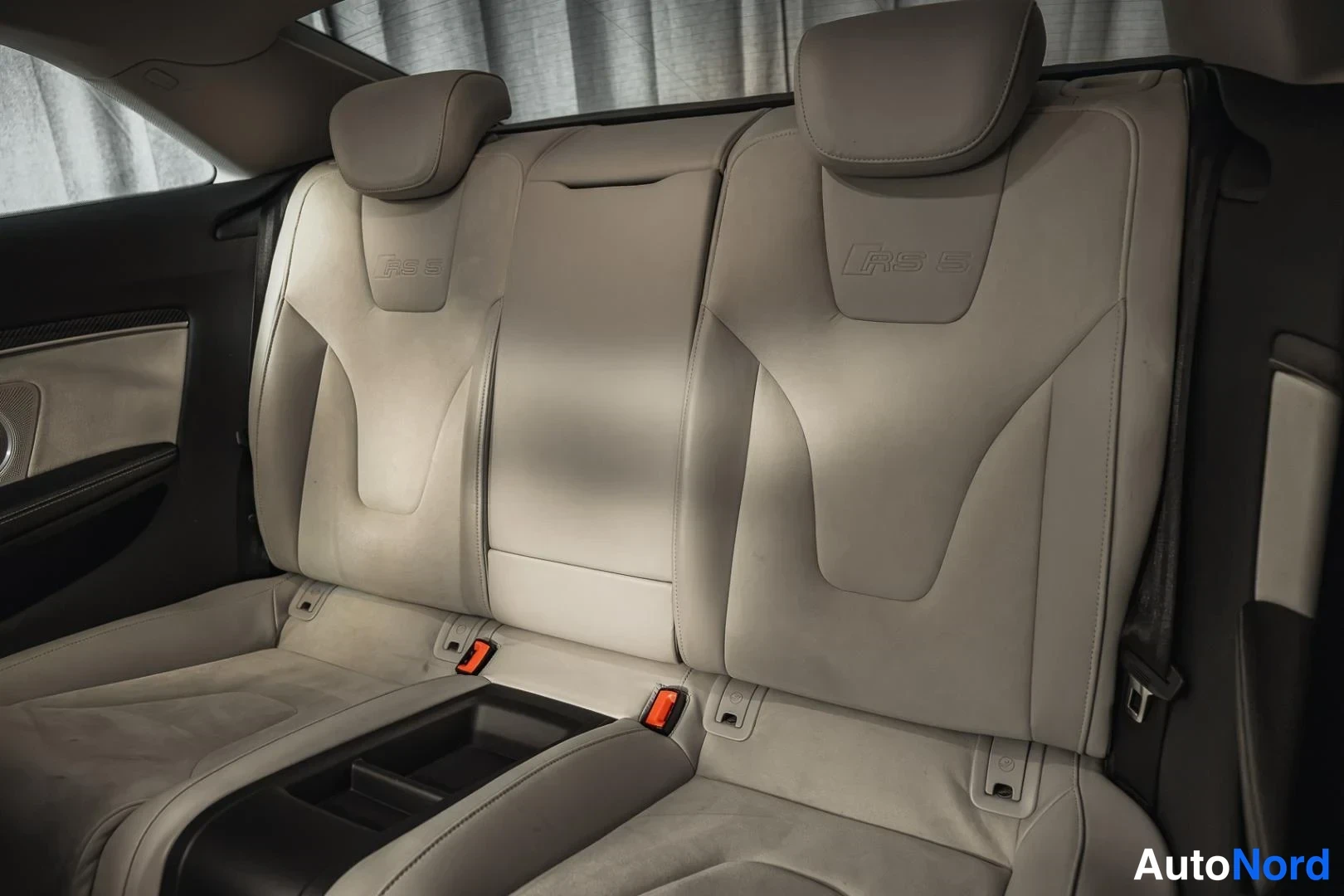 Grå Audi RS5 2011, baksäten, bild 13