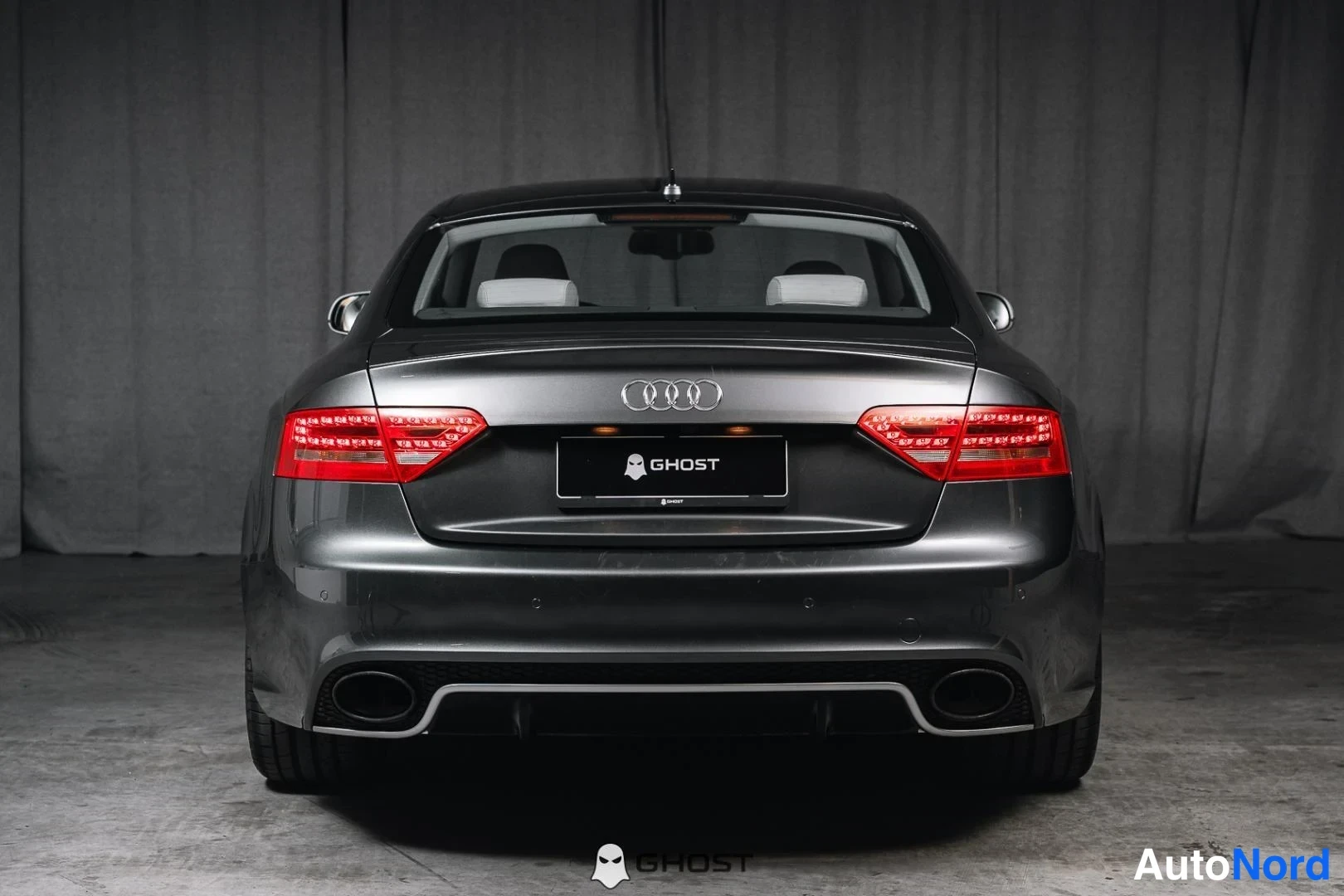 Grå Audi RS5 2011, bakifrån, bild 7