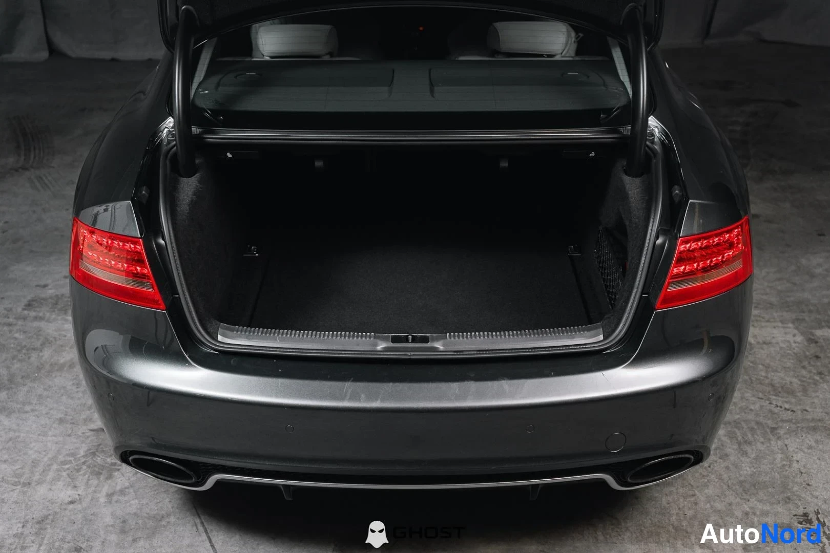 Grå Audi RS5 2011, bagageutrymme, bild 14