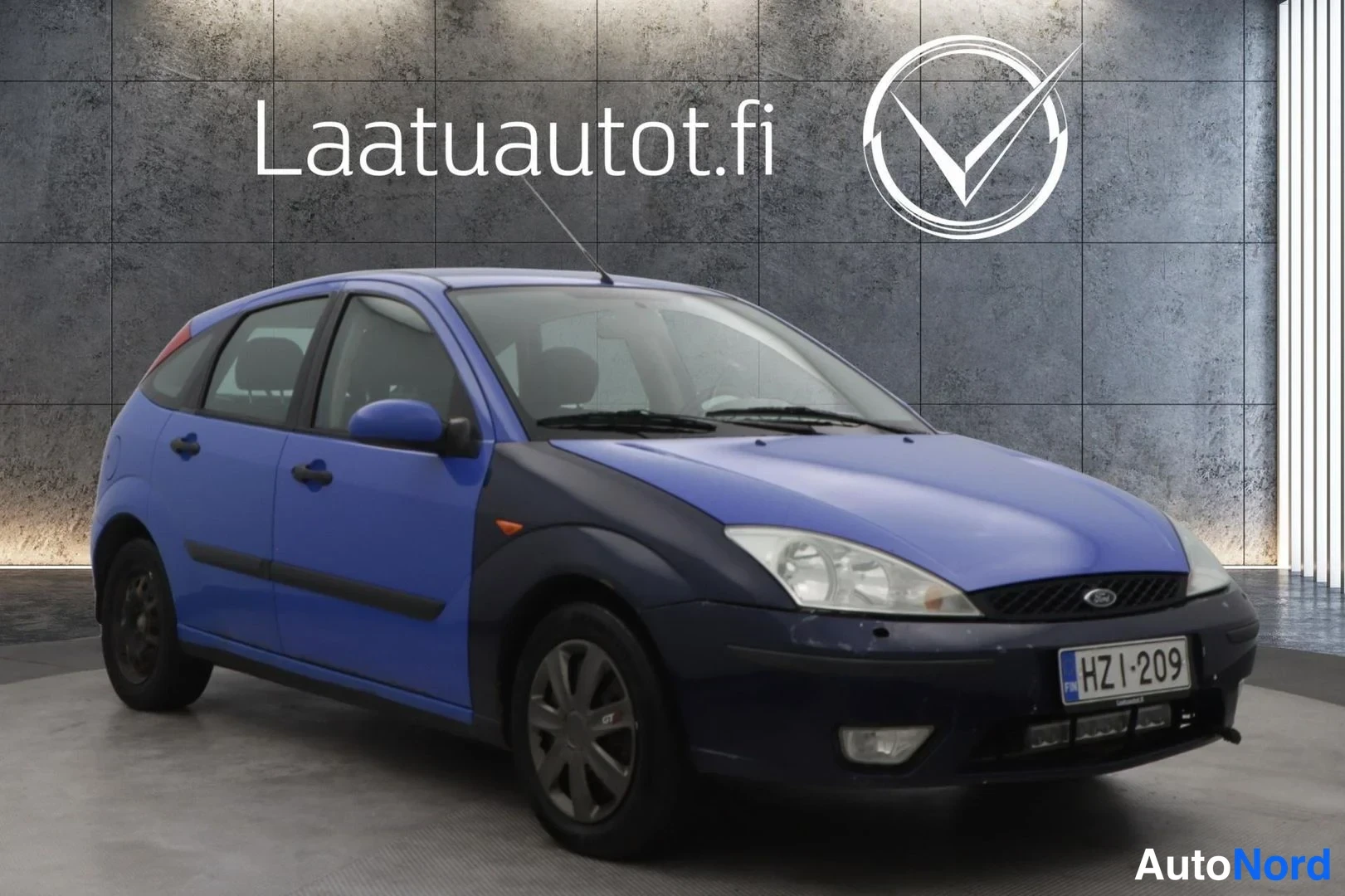 Sininen Ford Focus 2003, etuviisto, keula oikealle, kuva 3