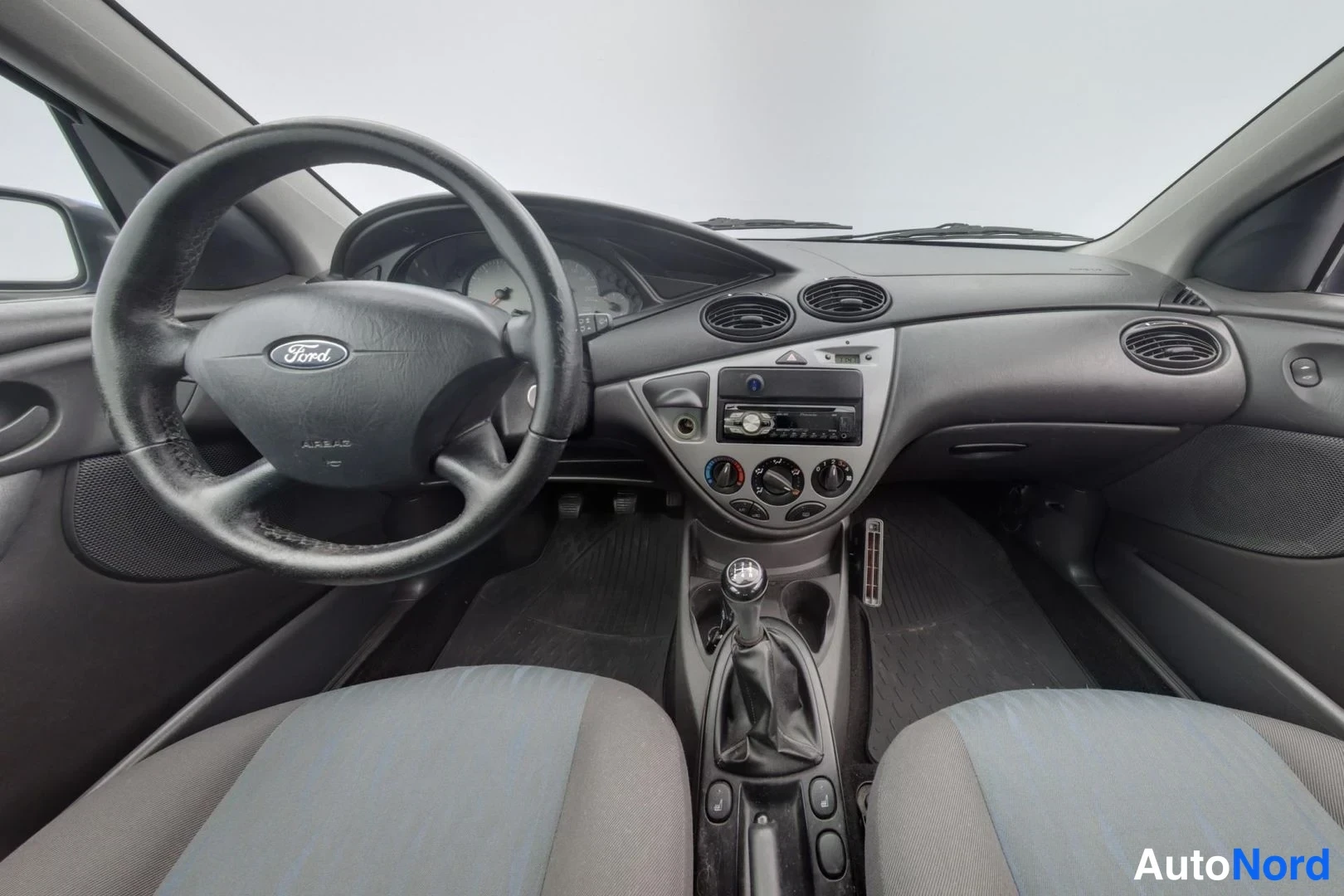 Sininen Ford Focus 2003, ohjaamo, kuva 10