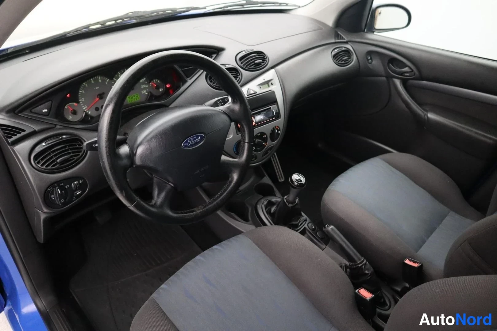 Sininen Ford Focus 2003, ohjaamo, kuva 8