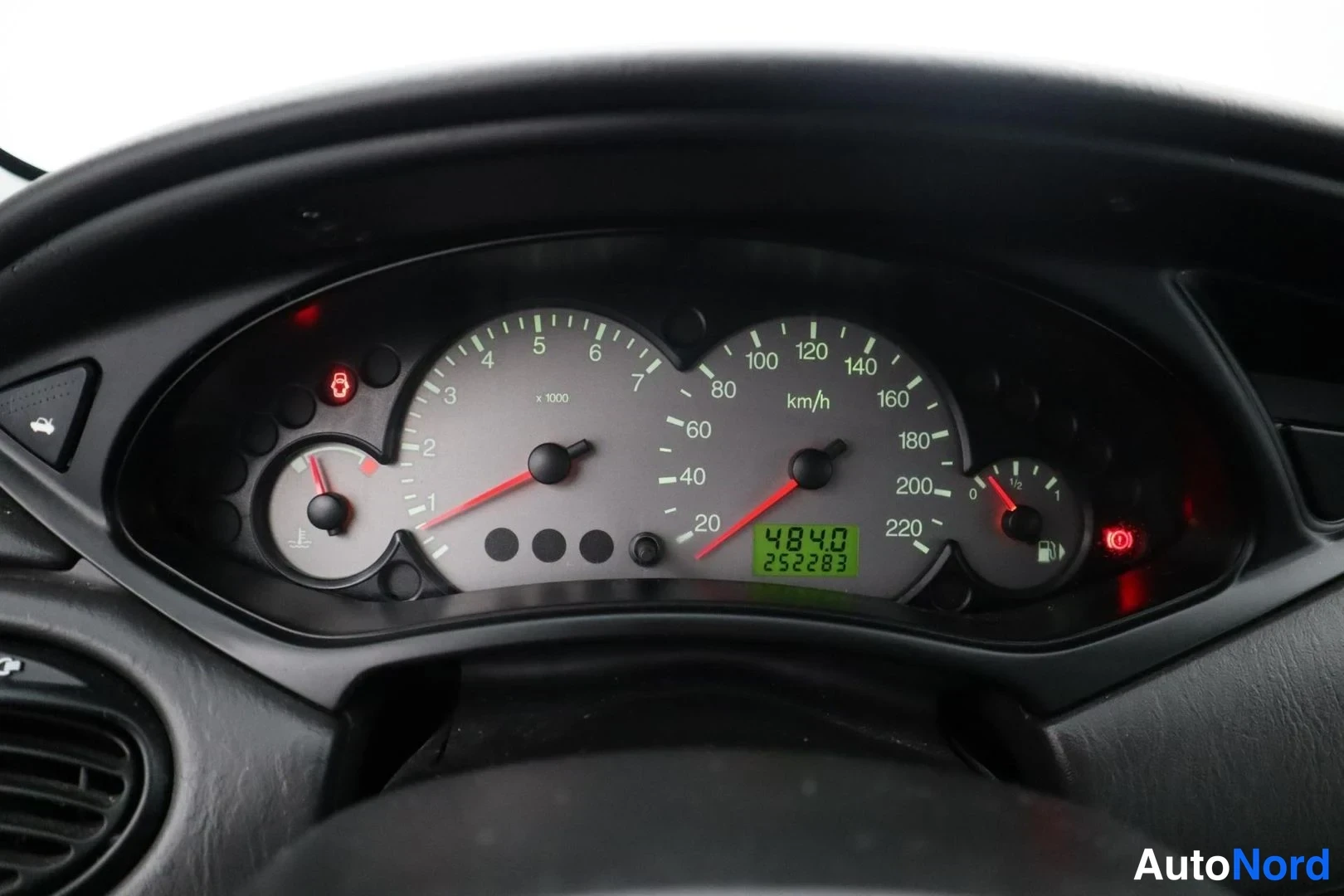 Sininen Ford Focus 2003, yksityiskohta, kuva 18