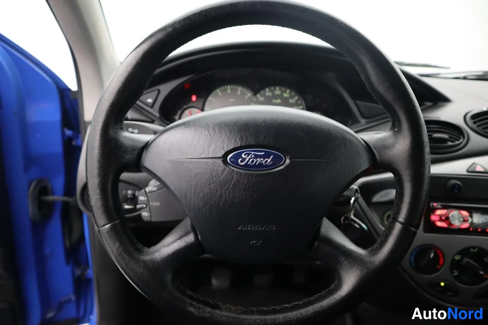Sininen Ford Focus 2003, yksityiskohta, kuva 19