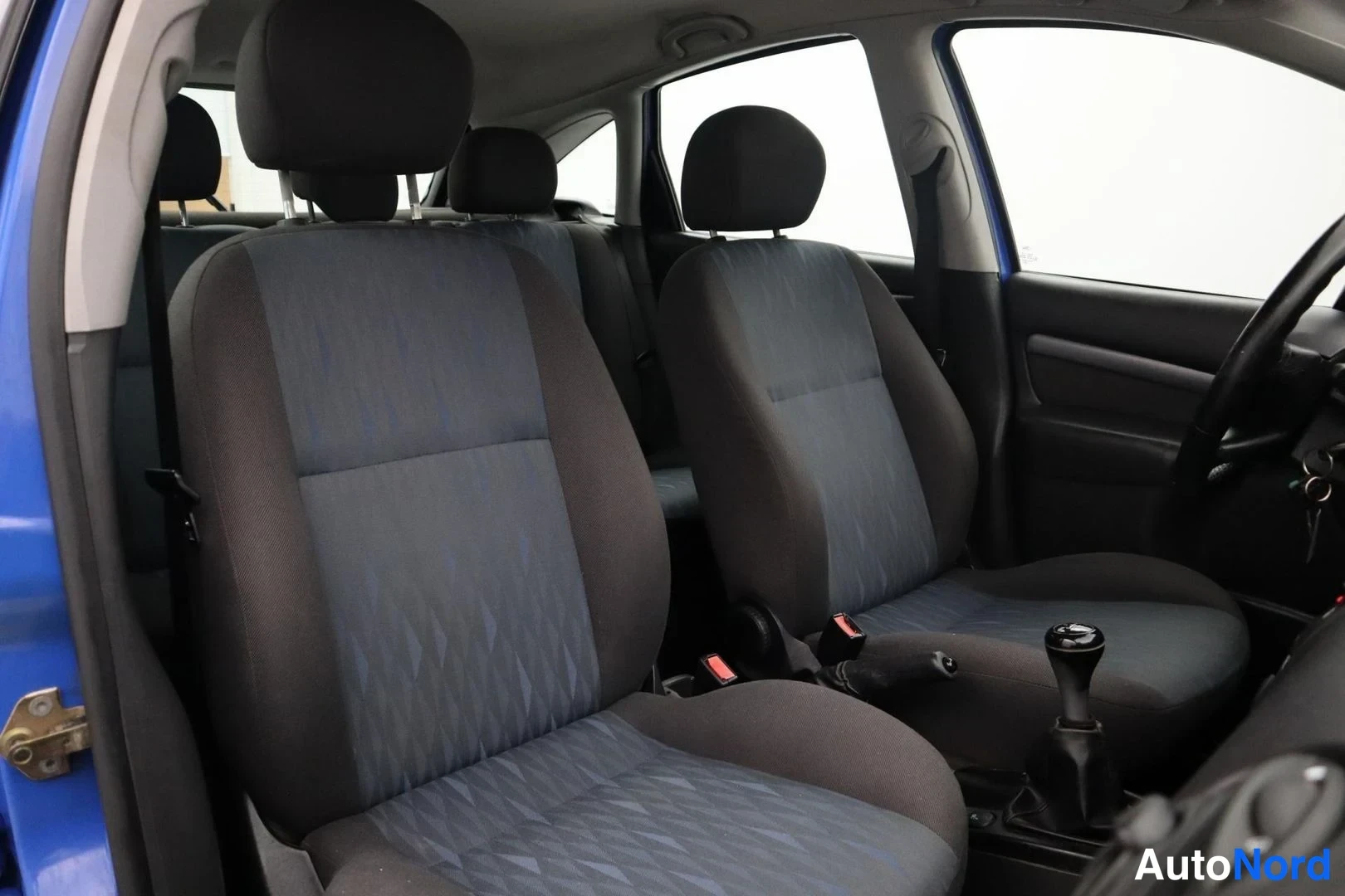 Sininen Ford Focus 2003, etuistuimet, kuva 13
