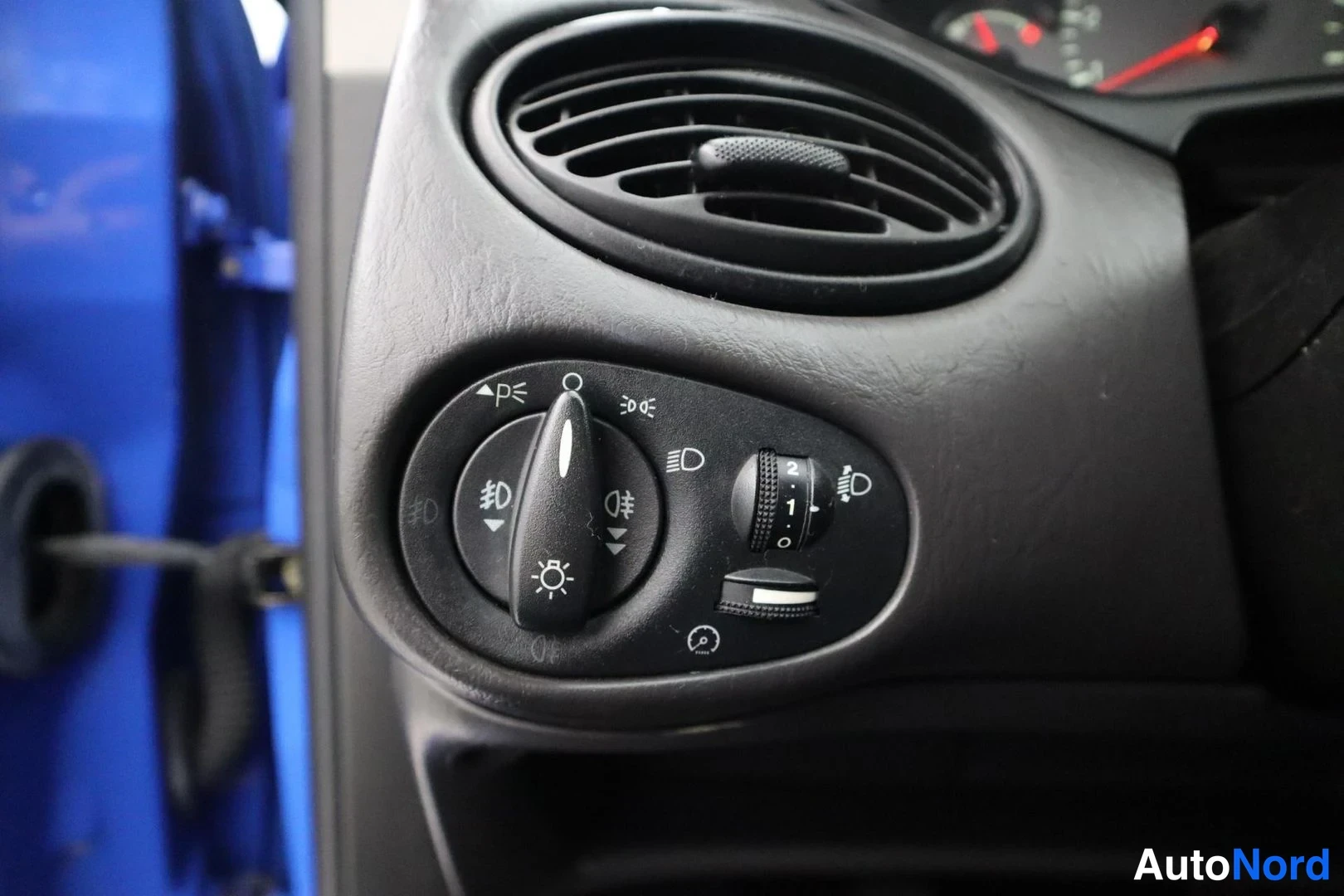 Sininen Ford Focus 2003, yksityiskohta, kuva 24