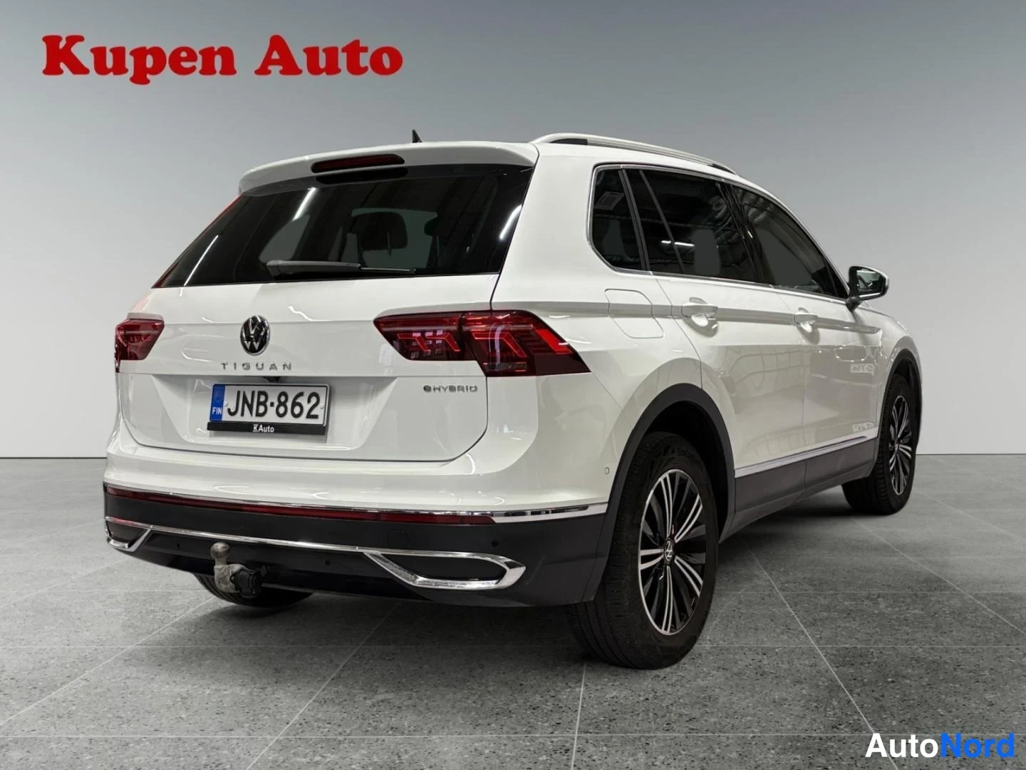 Valkoinen Volkswagen Tiguan 2024, takaviisto, kuva 4