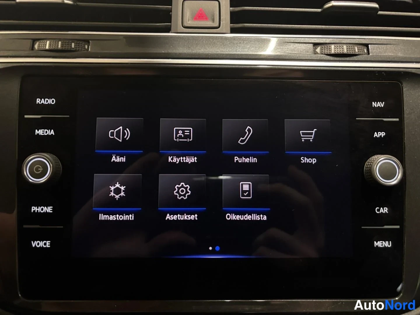 Valkoinen Volkswagen Tiguan 2024, yksityiskohta, kuva 15