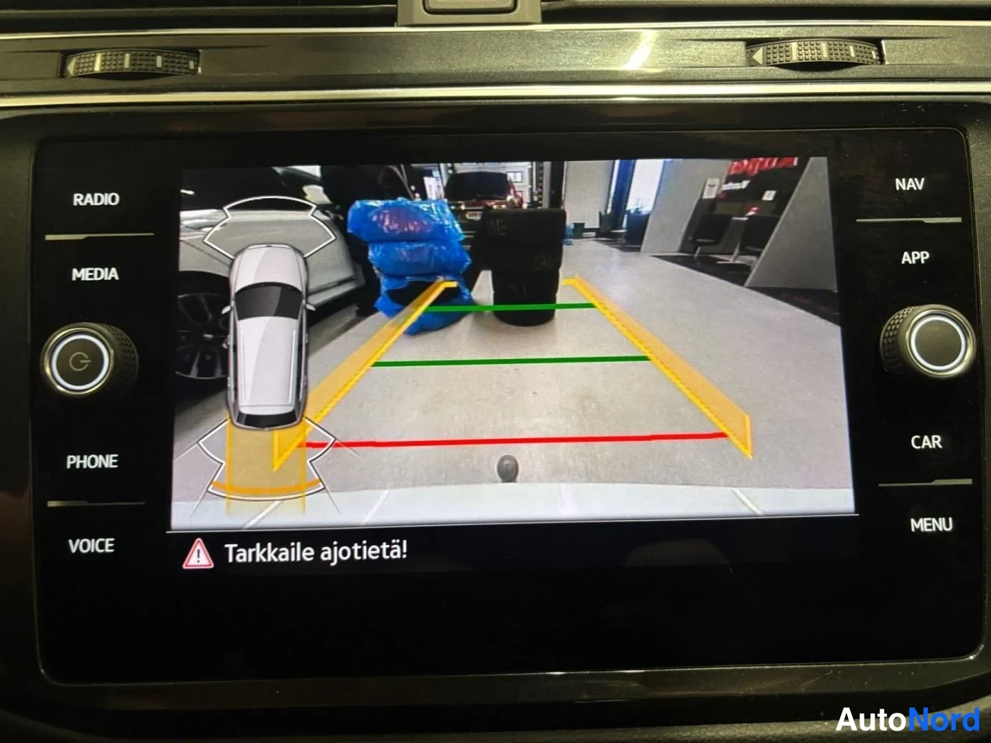 Valkoinen Volkswagen Tiguan 2024, yksityiskohta, kuva 16
